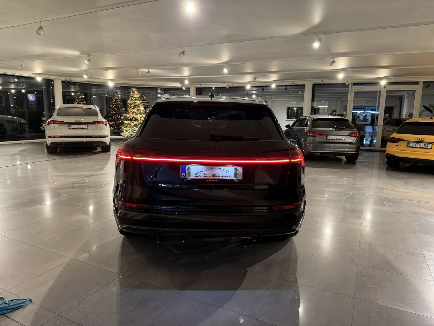 Audi Q8 e-tron 55 QUATTRO 408PK * BLACK EDITION * MATRIX * 360CAM Schwarz - 2
