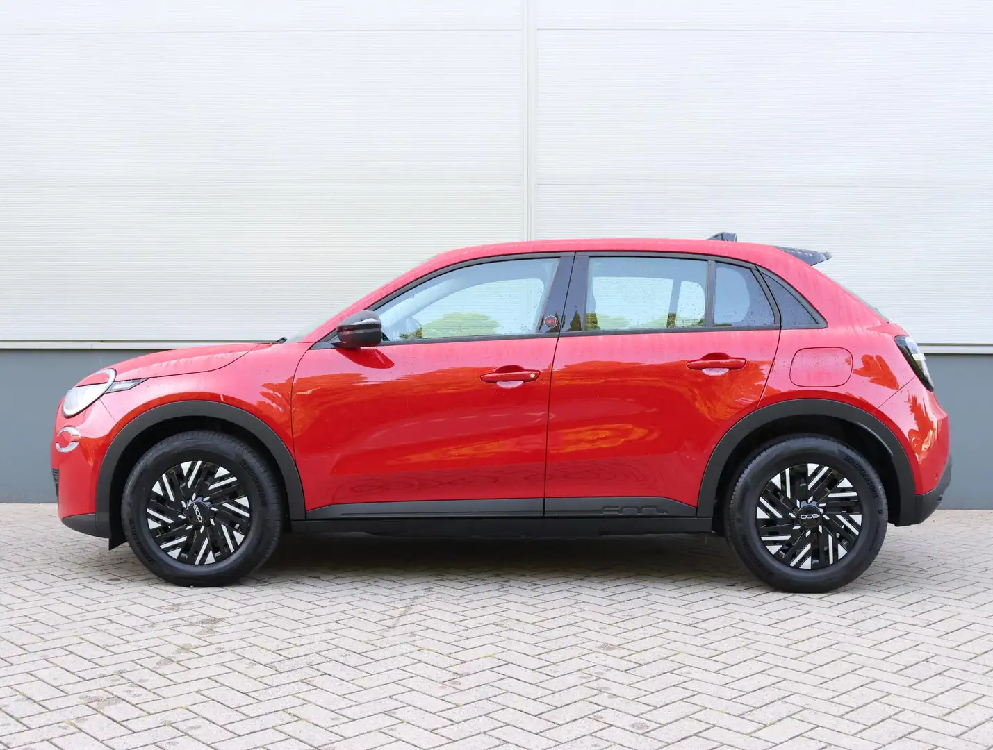 Fiat 600e RED 54 kWh | Apple carplay/Android auto | Parkeers Rouge - 2