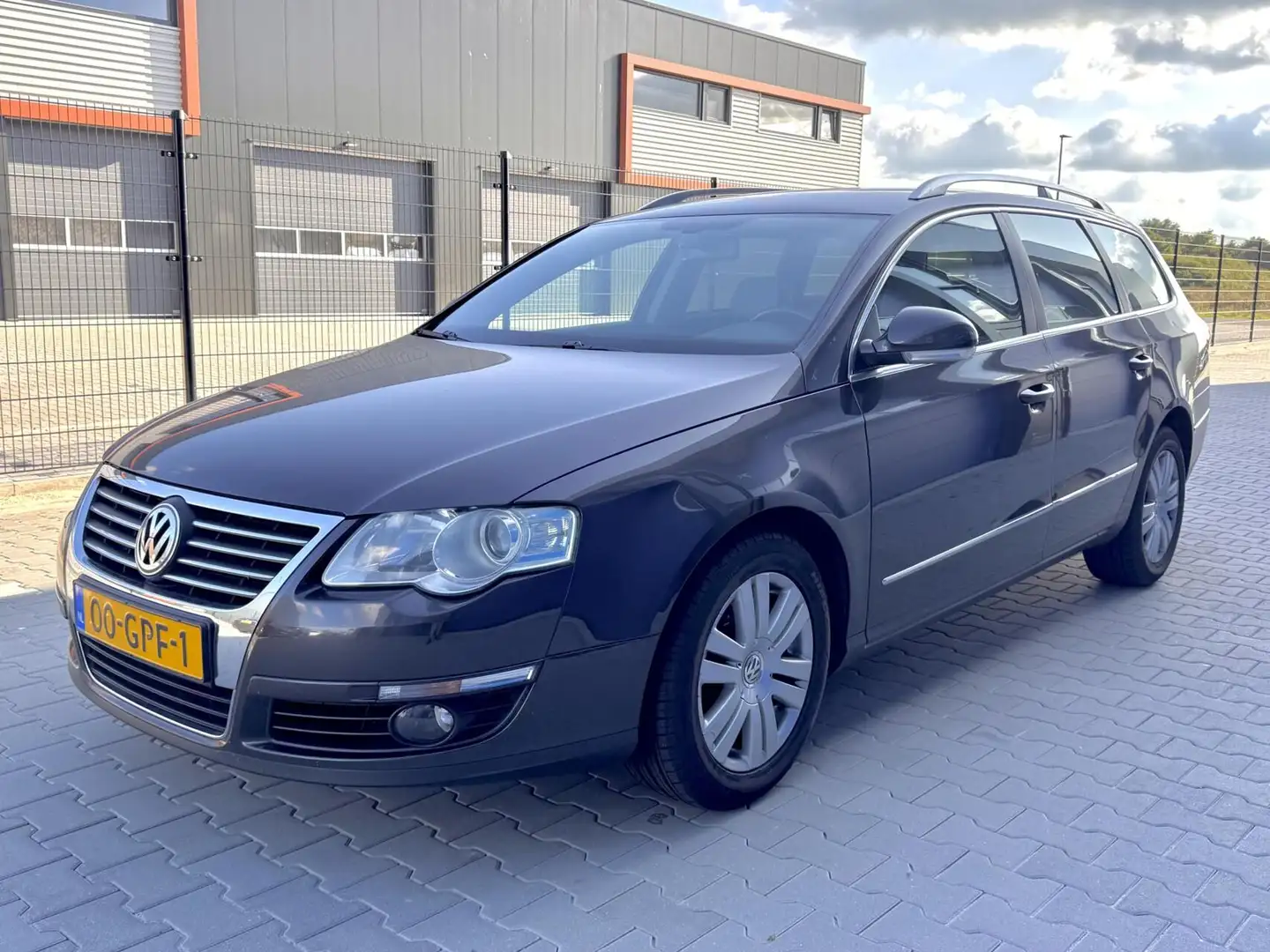 Volkswagen Passat Variant 1.8 TFSI Trendline Marrón - 1