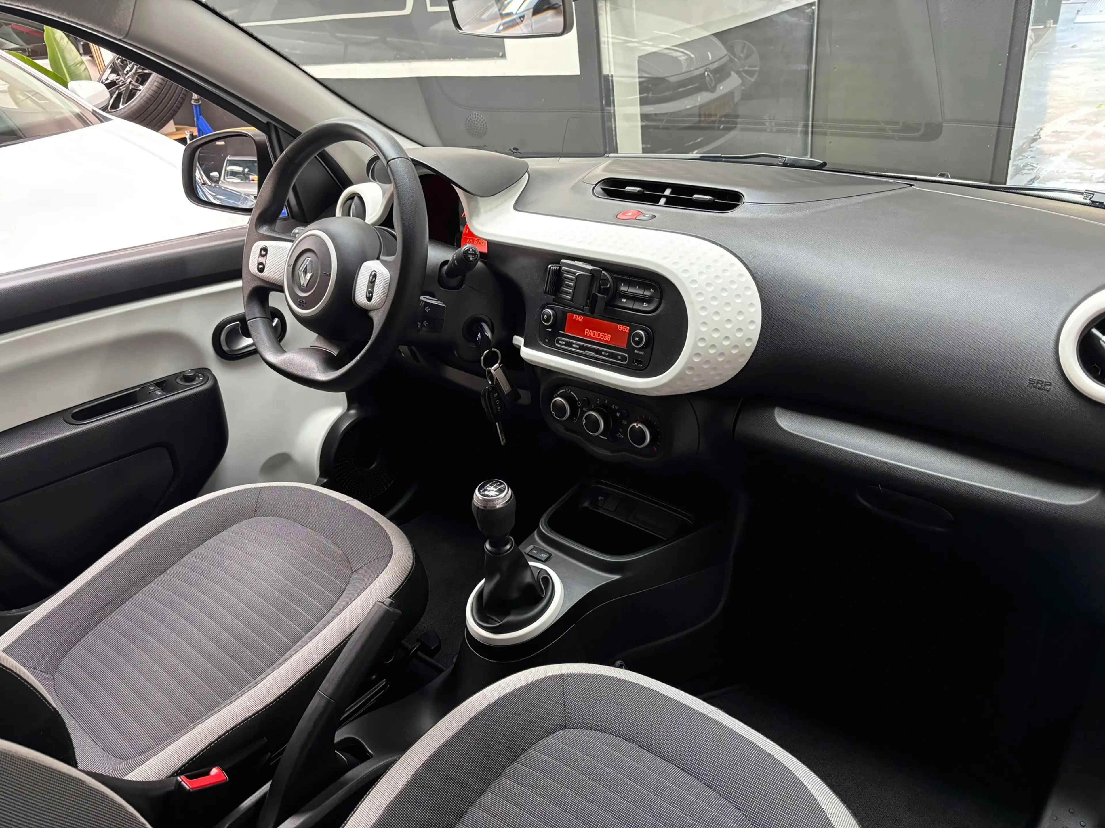 Renault Twingo 1.0 SCe Collection / Airco — photo 11