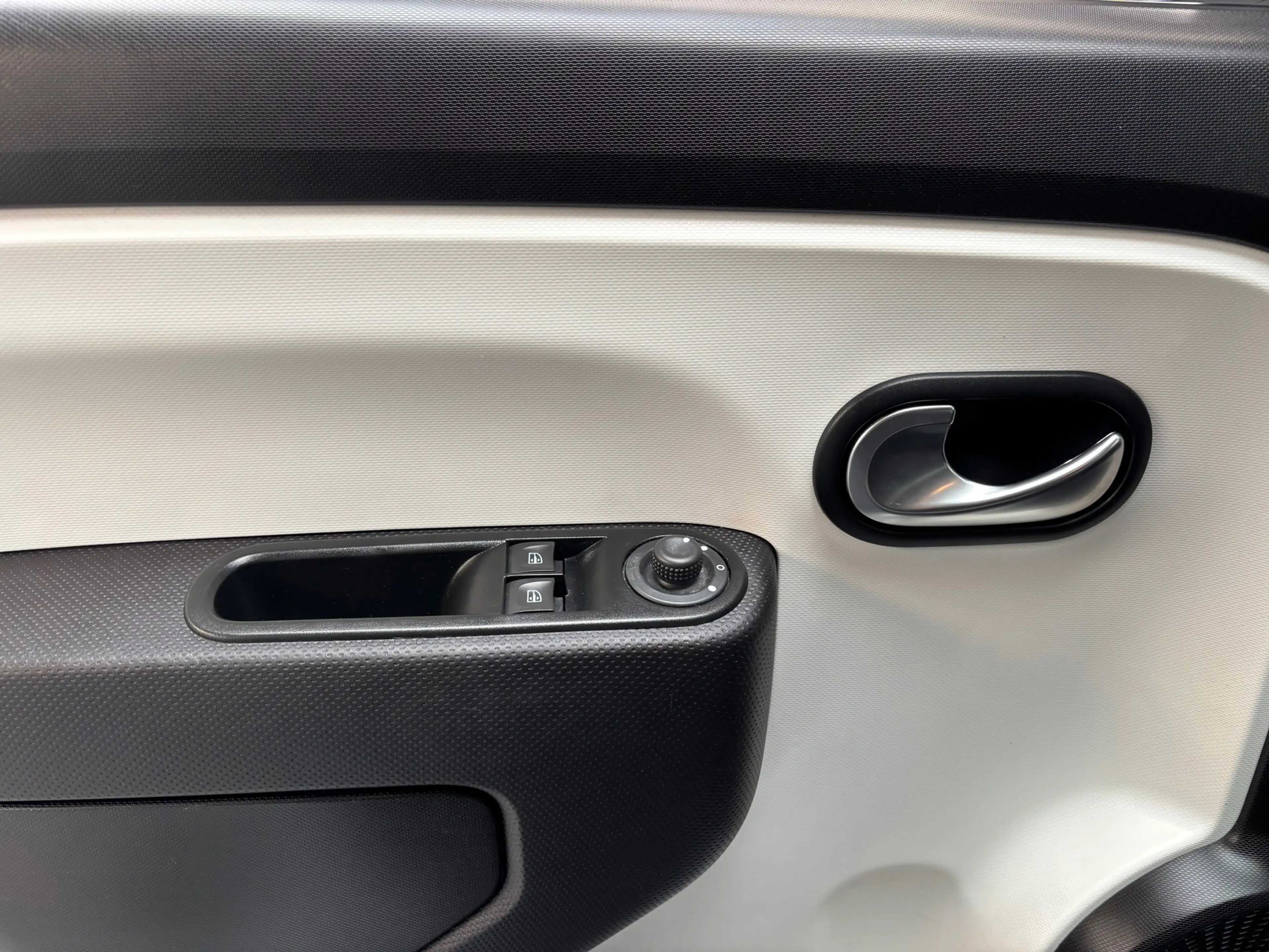 Renault Twingo 1.0 SCe Collection / Airco — photo 25