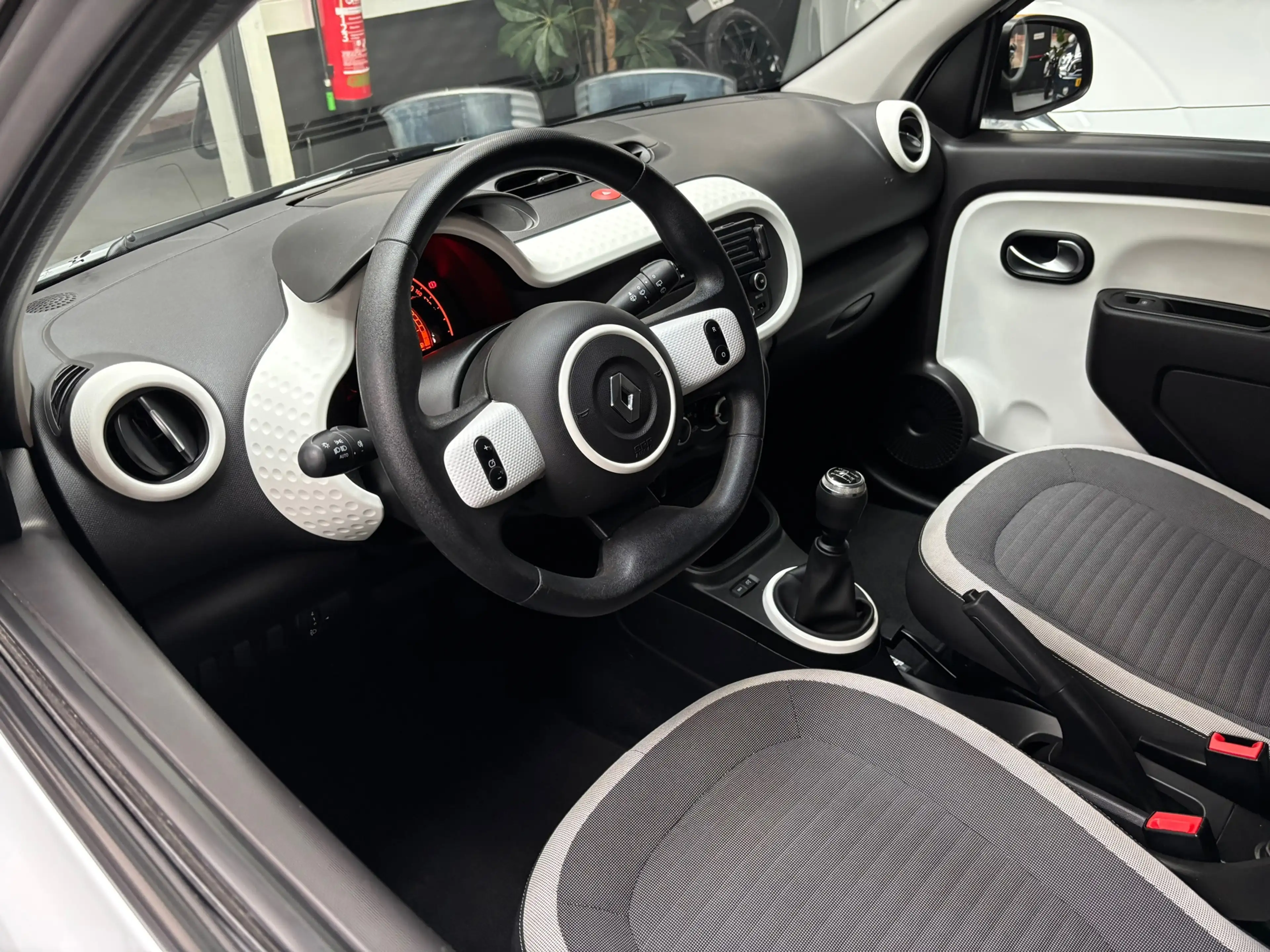 Renault Twingo 1.0 SCe Collection / Airco — photo 18