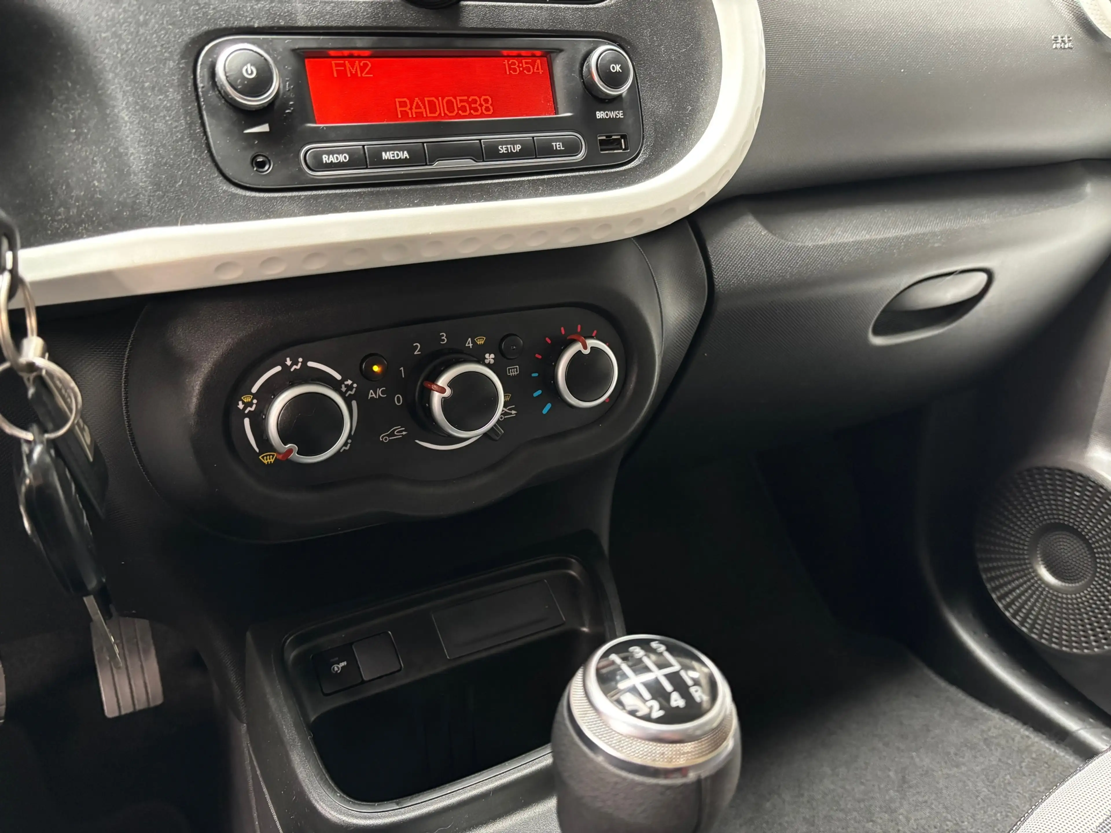 Renault Twingo 1.0 SCe Collection / Airco — photo 24