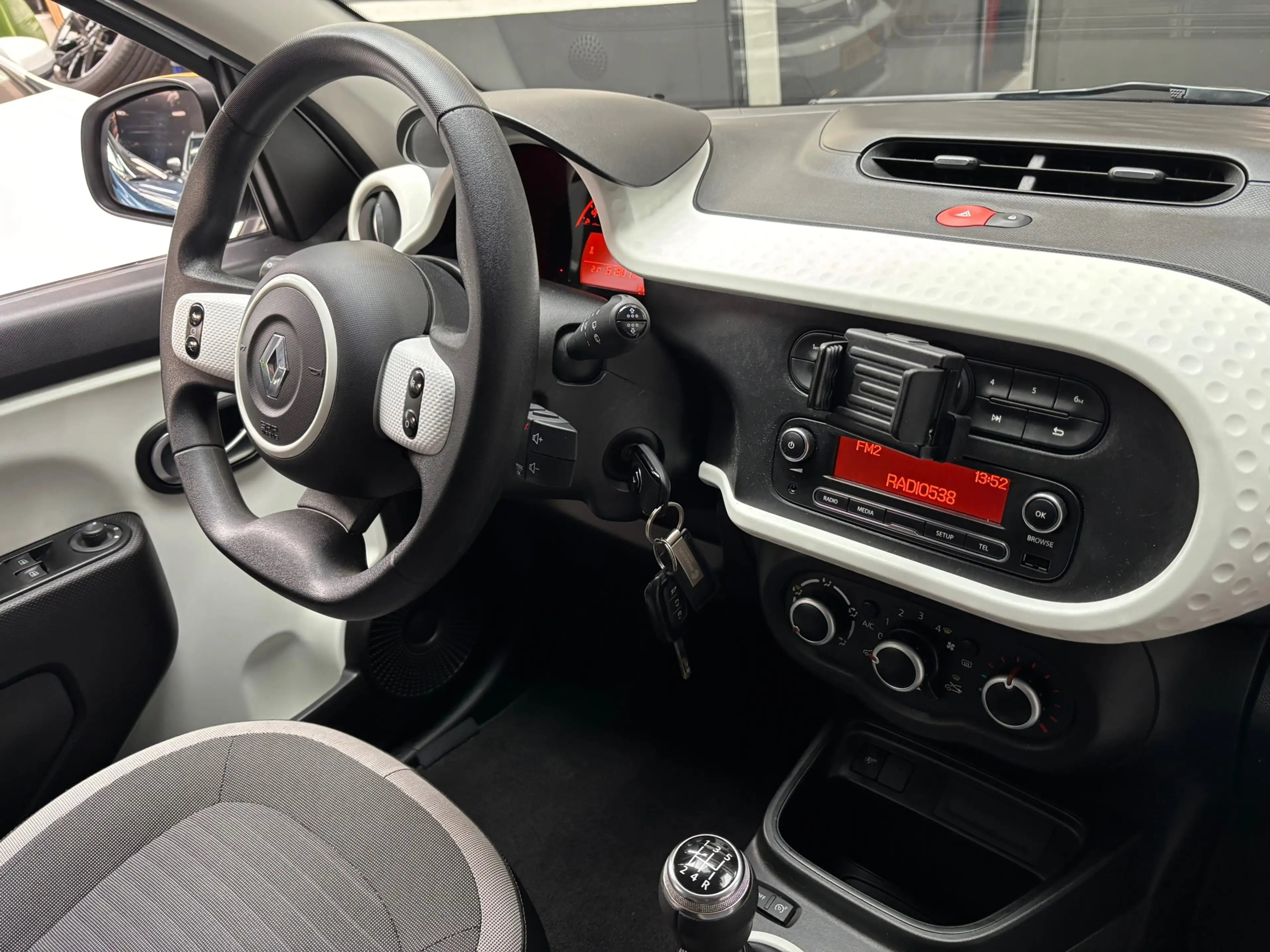 Renault Twingo 1.0 SCe Collection / Airco — photo 12