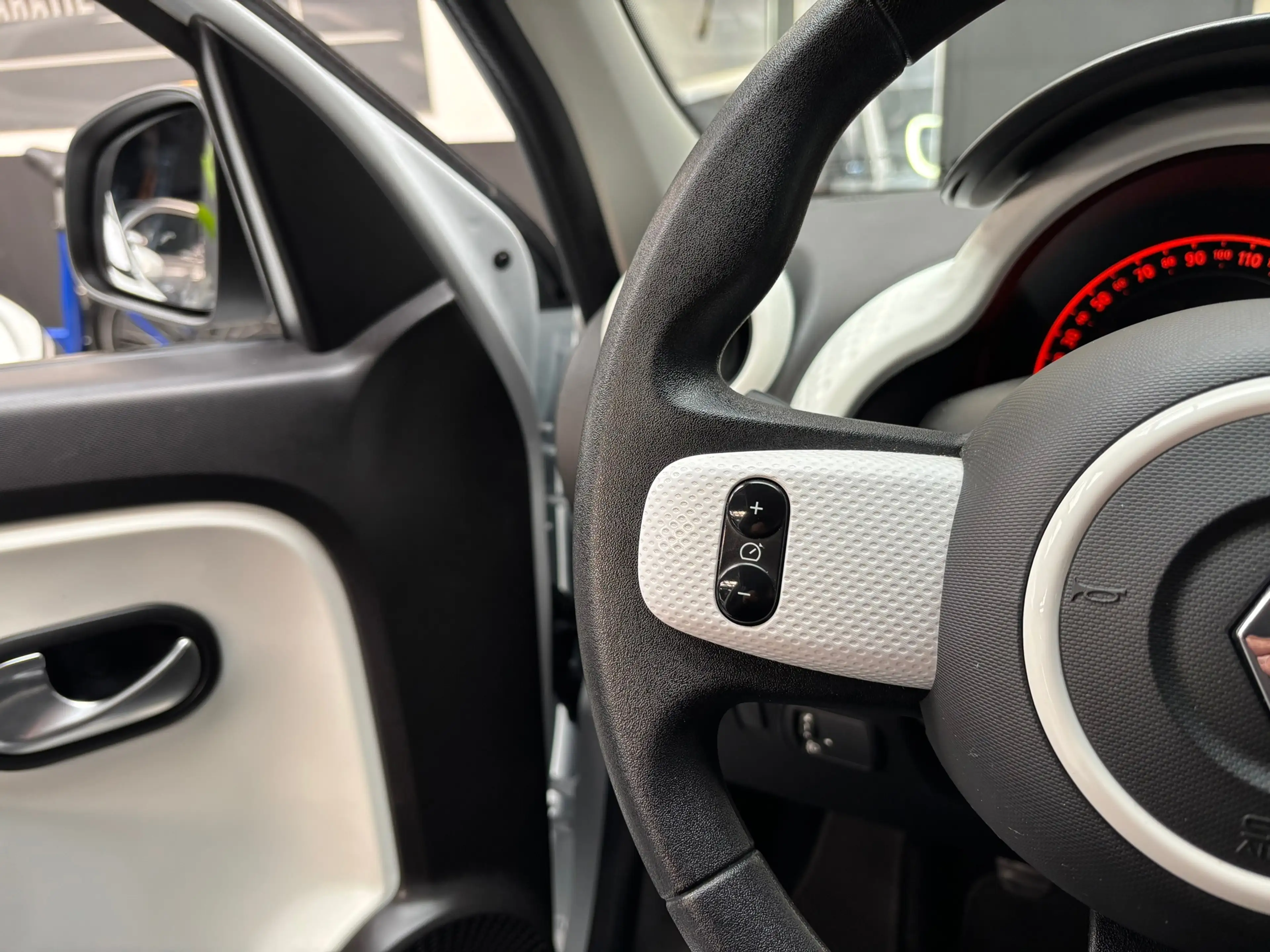 Renault Twingo 1.0 SCe Collection / Airco — photo 21