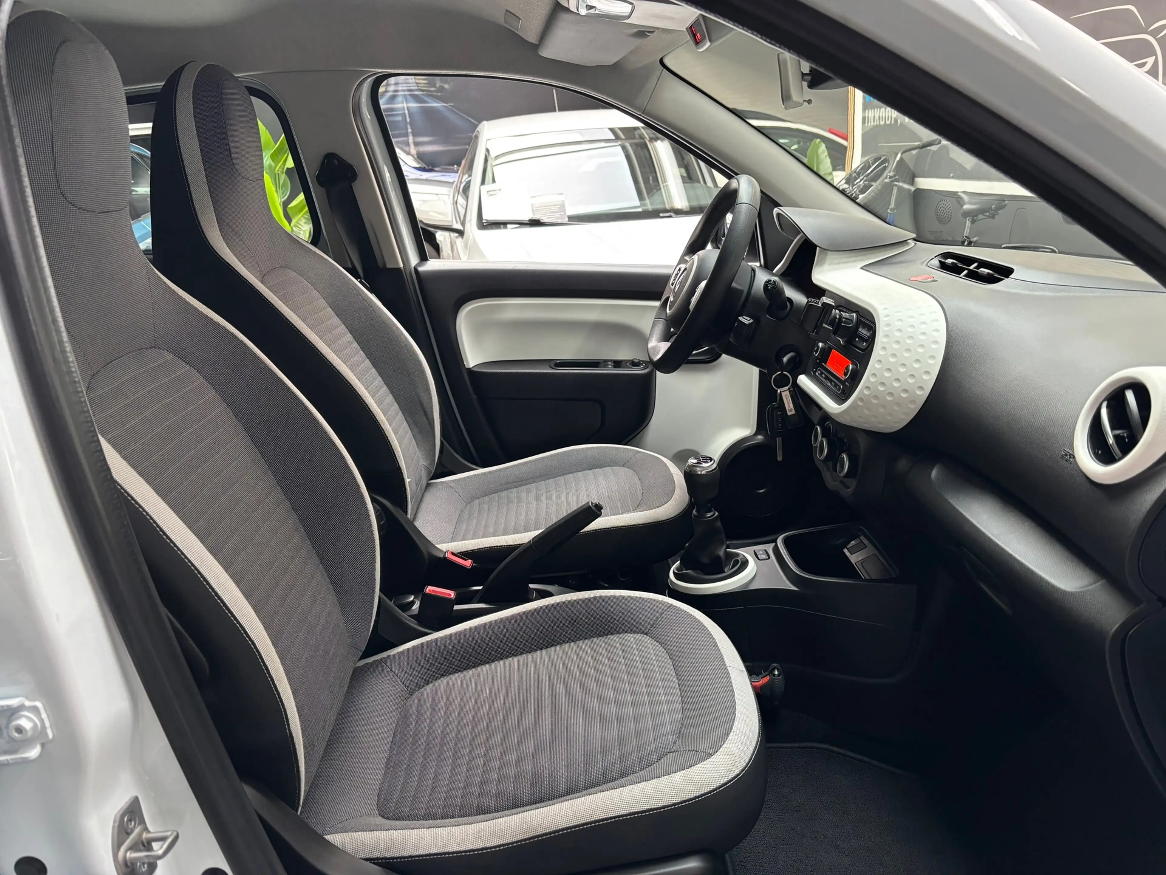 Renault Twingo 1.0 SCe Collection / Airco — photo 14