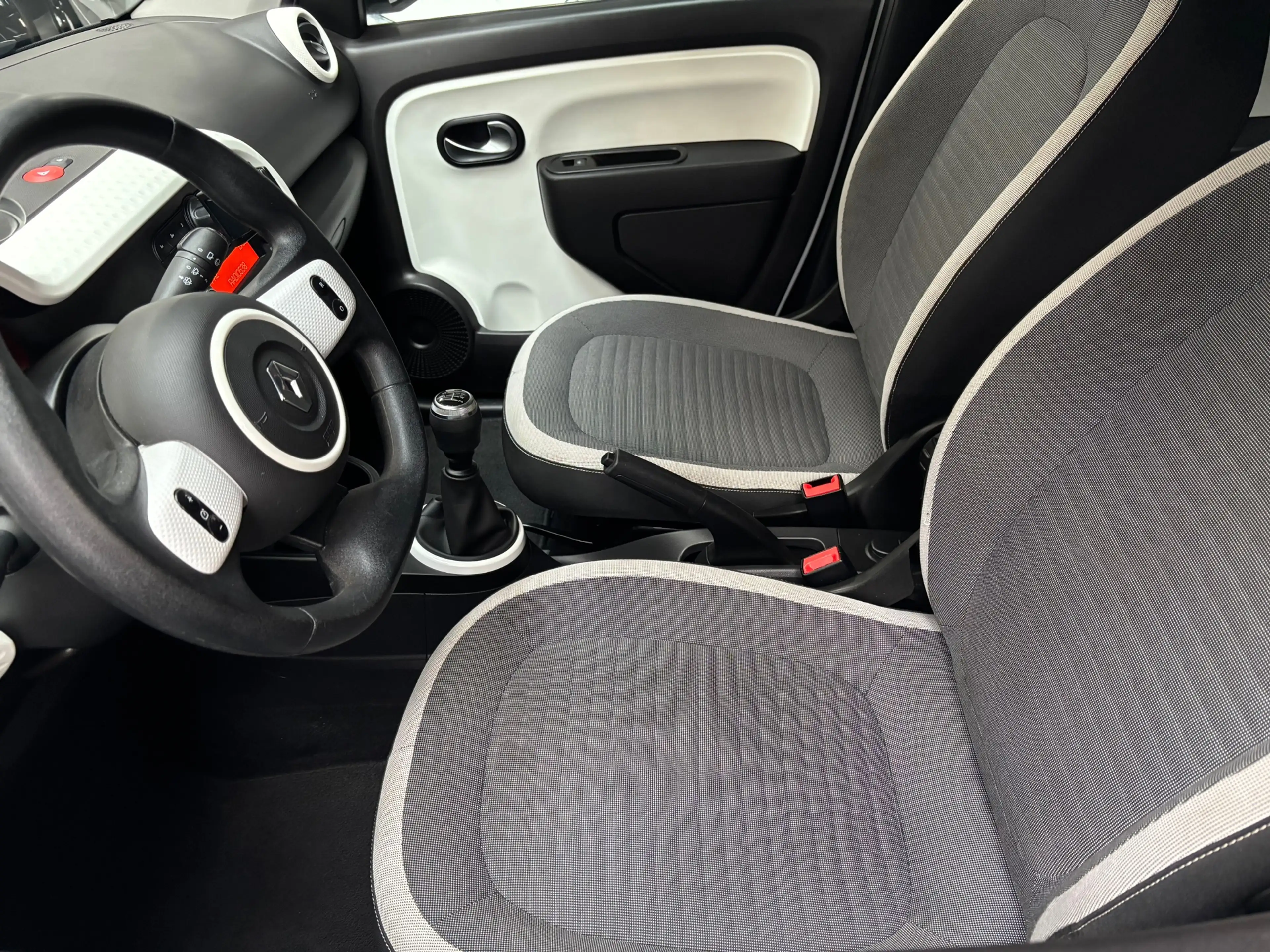 Renault Twingo 1.0 SCe Collection / Airco — photo 19