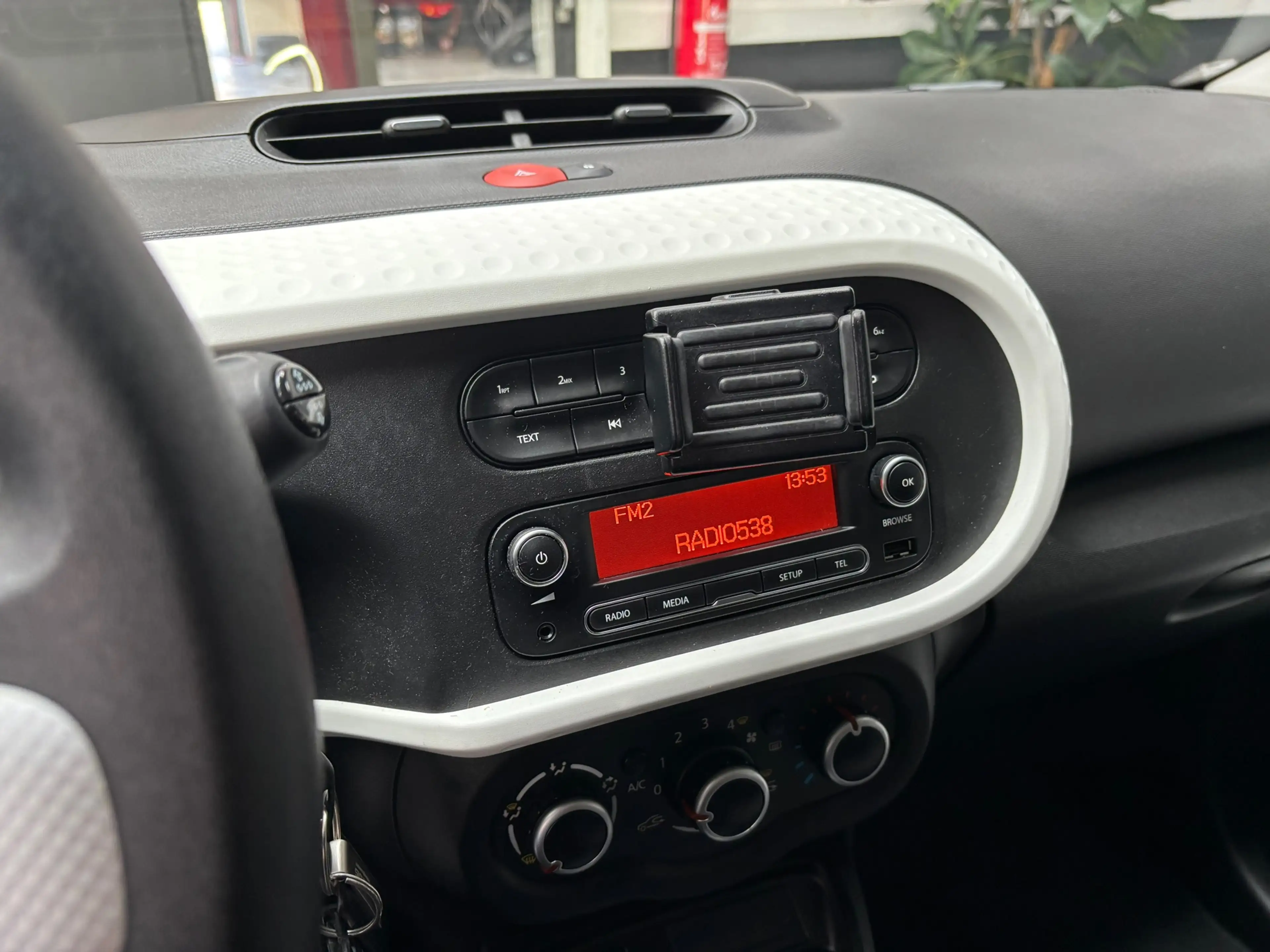 Renault Twingo 1.0 SCe Collection / Airco — photo 23