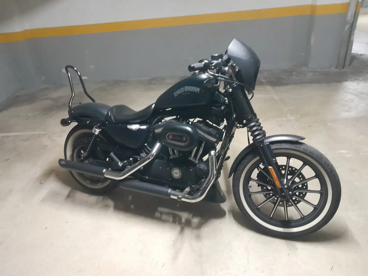 Harley-Davidson Iron 883 Sportster Negro - 2