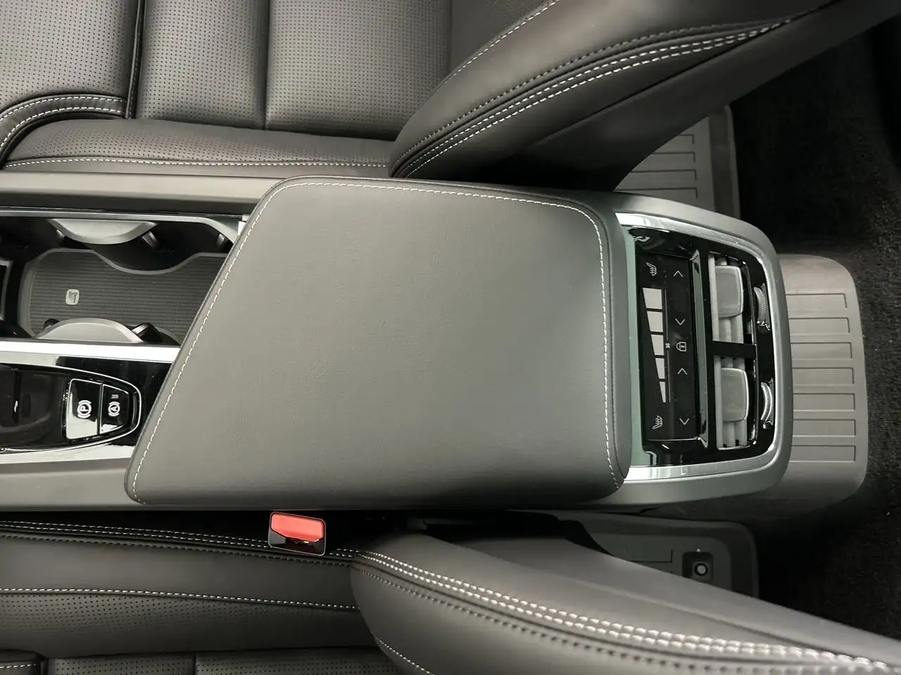 Volvo V60 Cross Country снимка Volvo V60 Cross Country