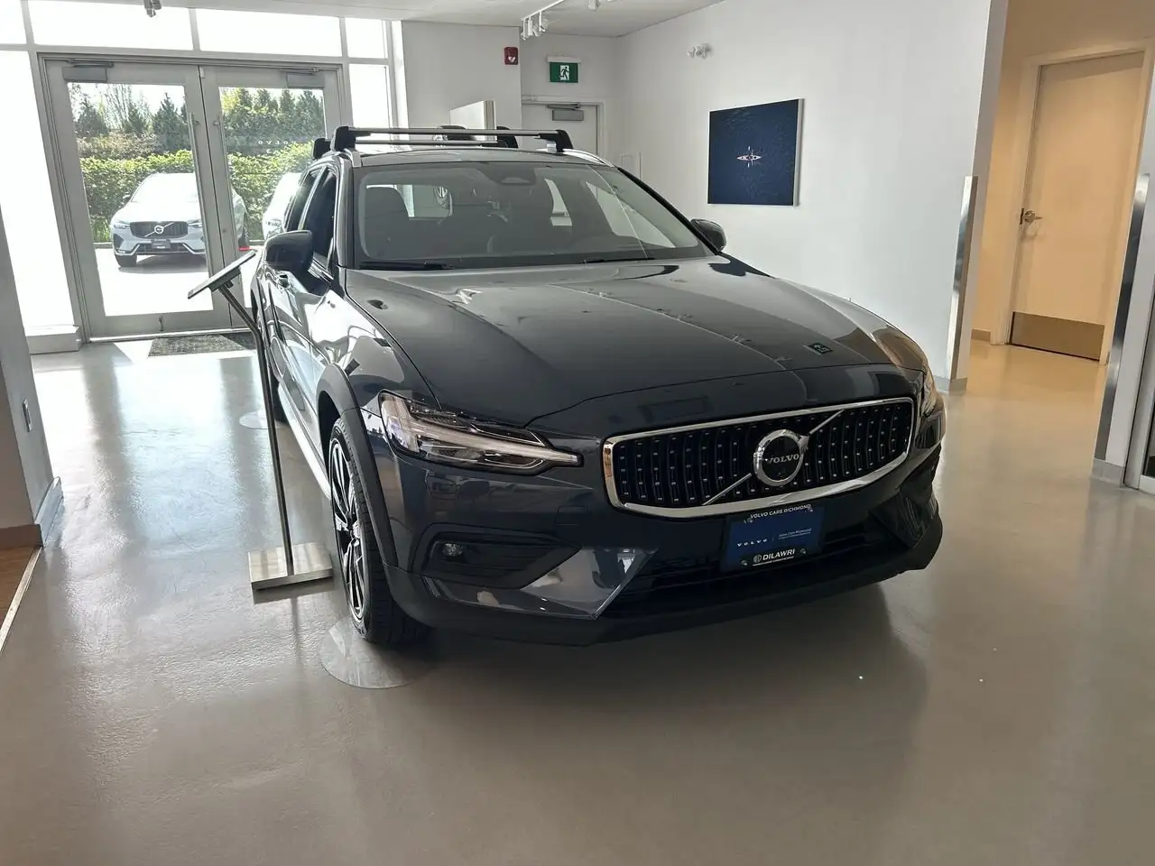 Volvo V60 Cross Country снимка Volvo V60 Cross Country