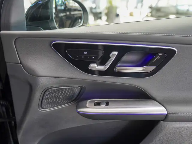 Mercedes-Benz GLC view 12