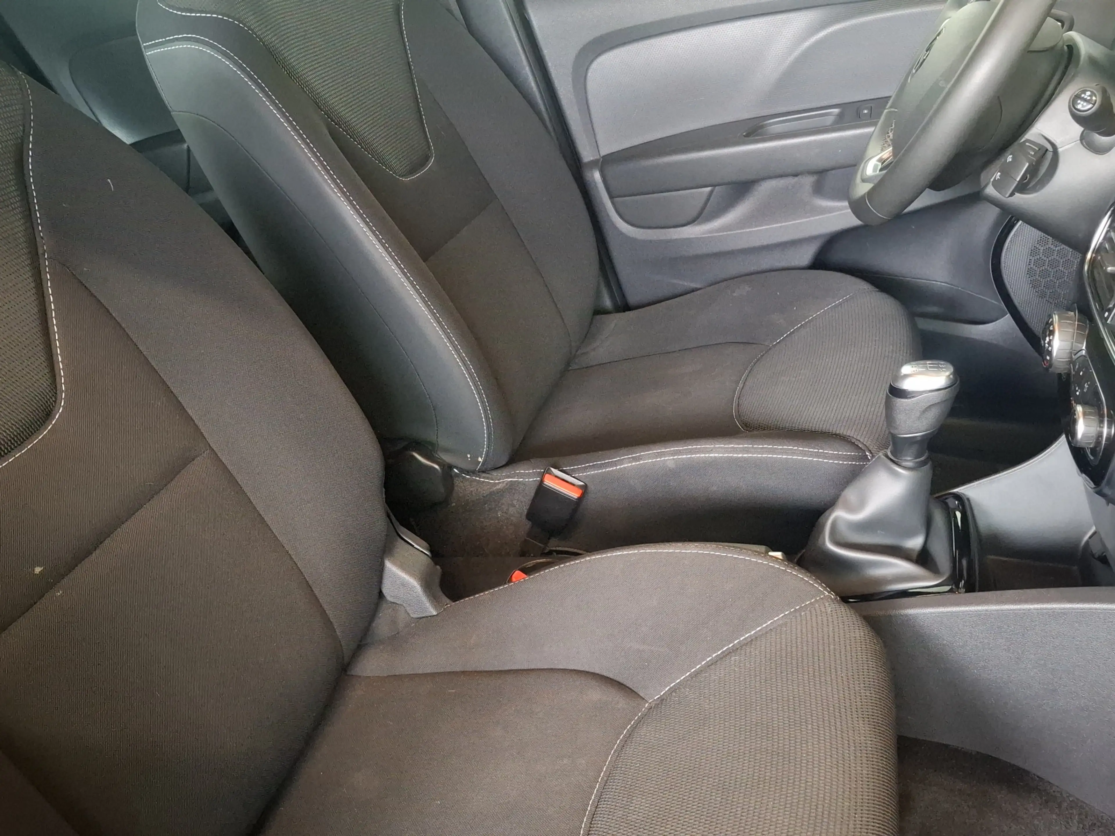 Renault Clio Grandtour 0.9 TCe Intens NAVI AIRCO PDC — photo 9