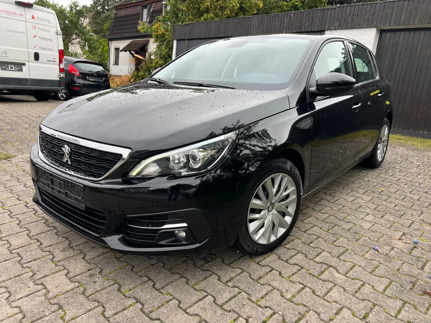 Peugeot 308 Peugeot 308 Lim. 1.5 HDI*Virtual*Navi*PDC*Temp.* Schwarz - 1