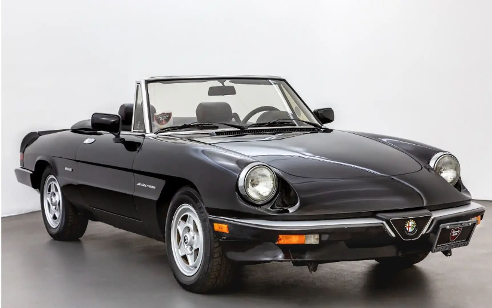 Alfa Romeo Spider Veloce - 1