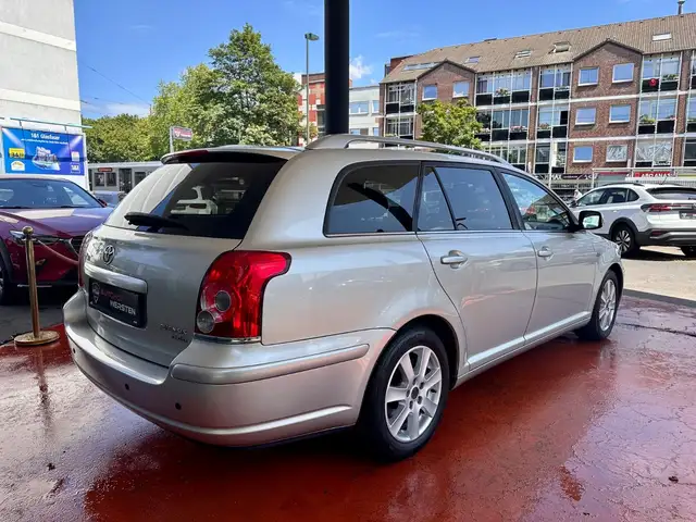 Toyota Avensis view 3