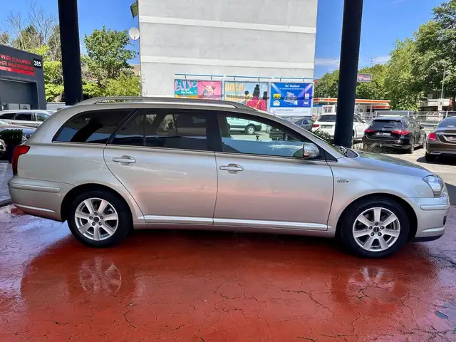 Toyota Avensis view 2