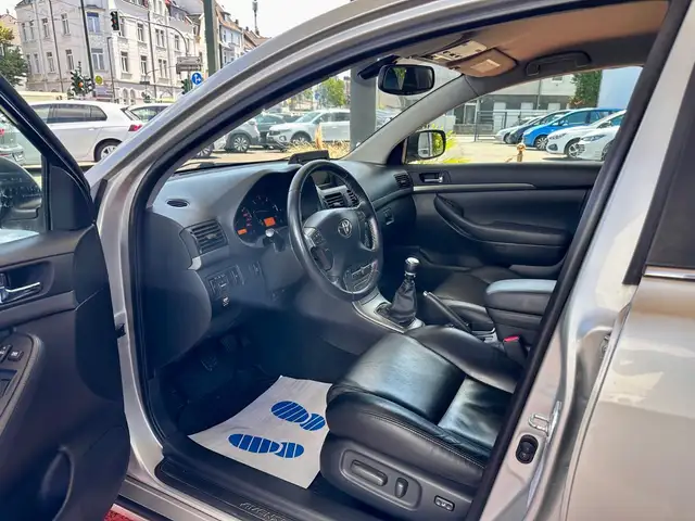 Toyota Avensis view 10