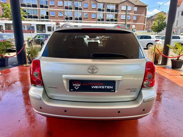 Toyota Avensis view 4