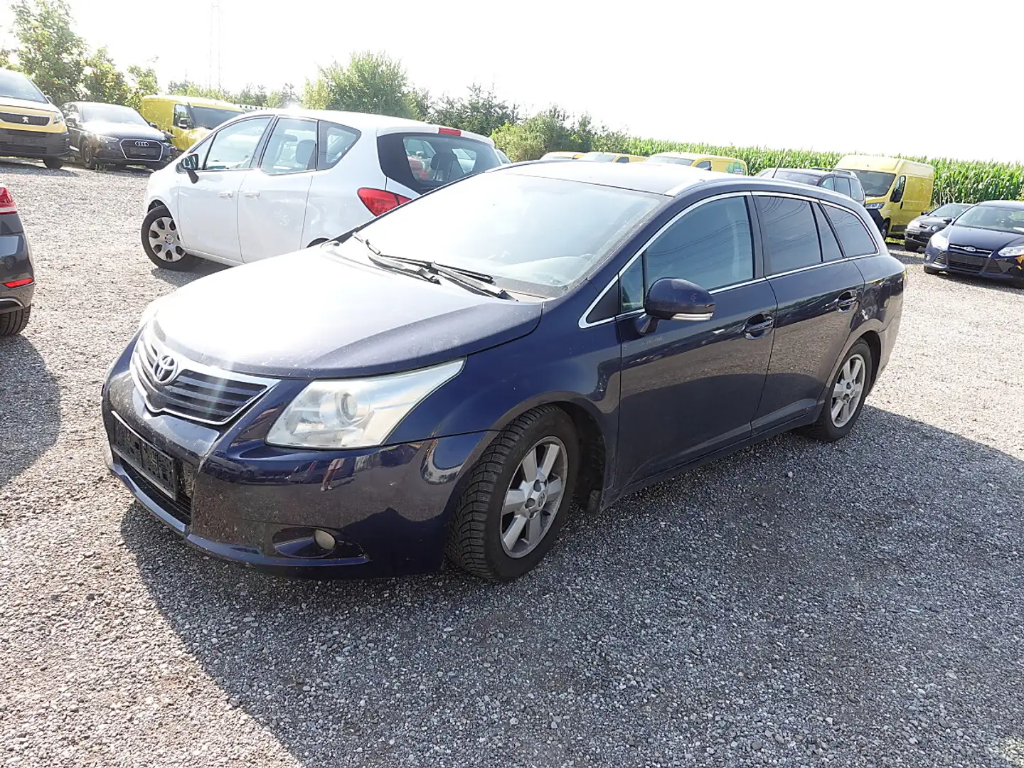 Toyota Avensis Blau - 1