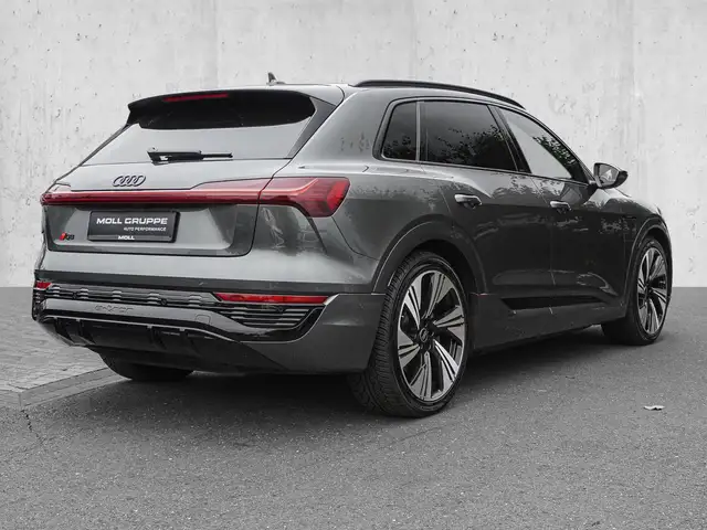 Audi Q8 E-Tron view 4