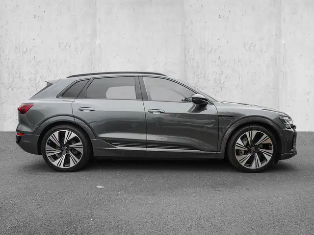 Audi Q8 E-Tron view 5