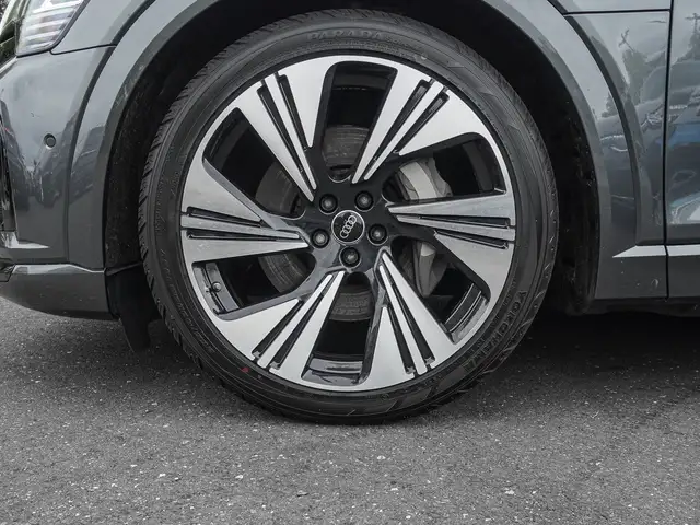 Audi Q8 E-Tron view 7