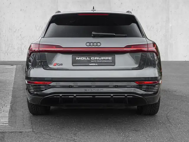 Audi Q8 E-Tron view 6