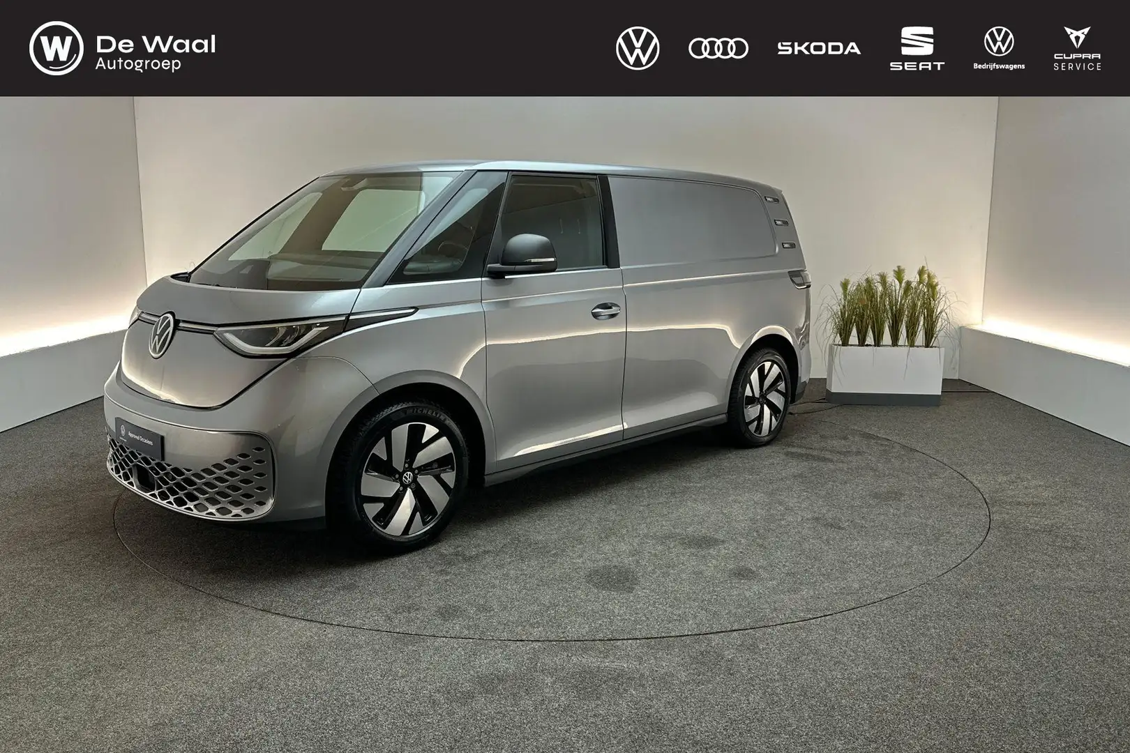 Volkswagen ID. Buzz Cargo 204pk 77 kWh | Trekhaak Zwenkbaar, 19" LM Velgen, Zilver - 1