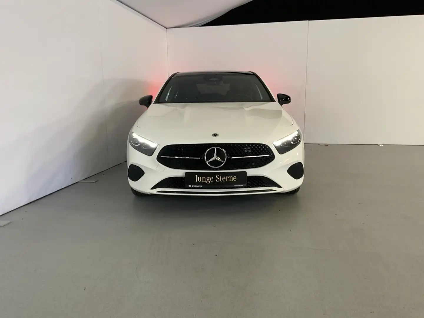 Mercedes-Benz A 250 A 250 e Kompakt Advanced+ Distronic AHK MultiLED Weiß - 2
