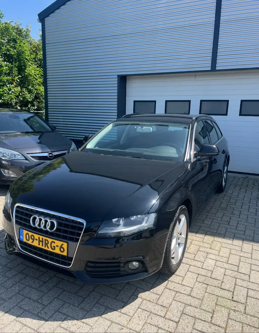 Audi A4 2.0T Noir - 1