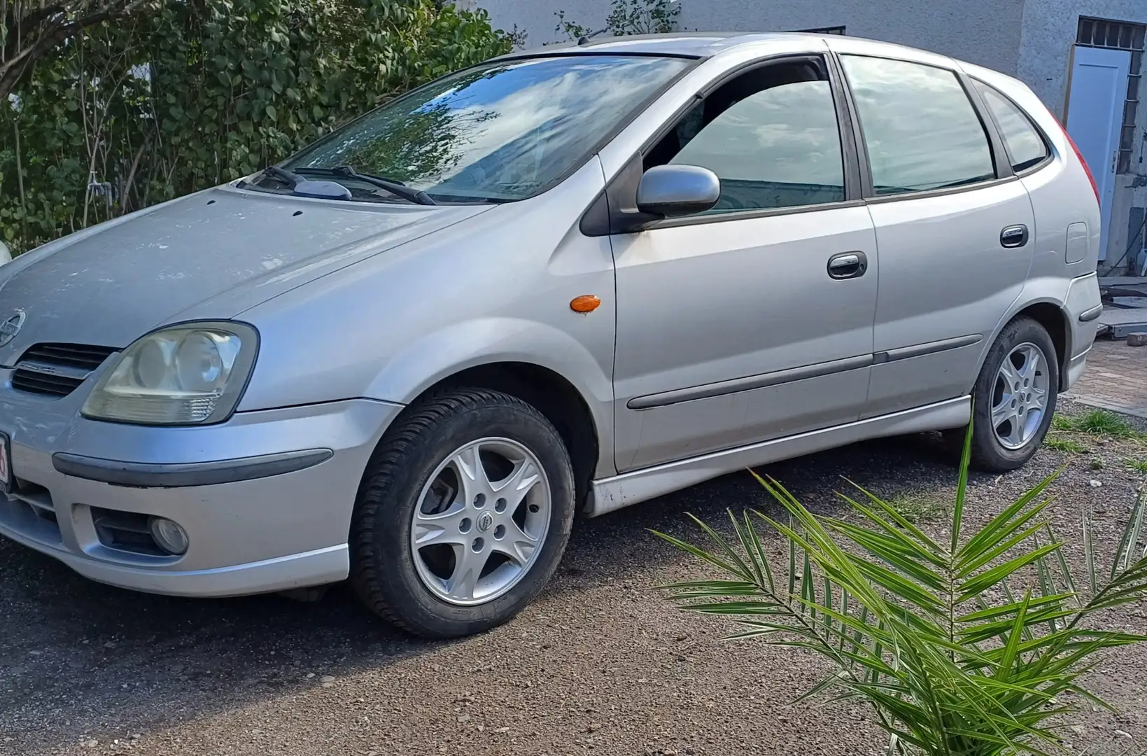 Nissan Almera Tino Almera Tino Comfort,Rückfahrkammera,Tüv Neu Srebrny - 2