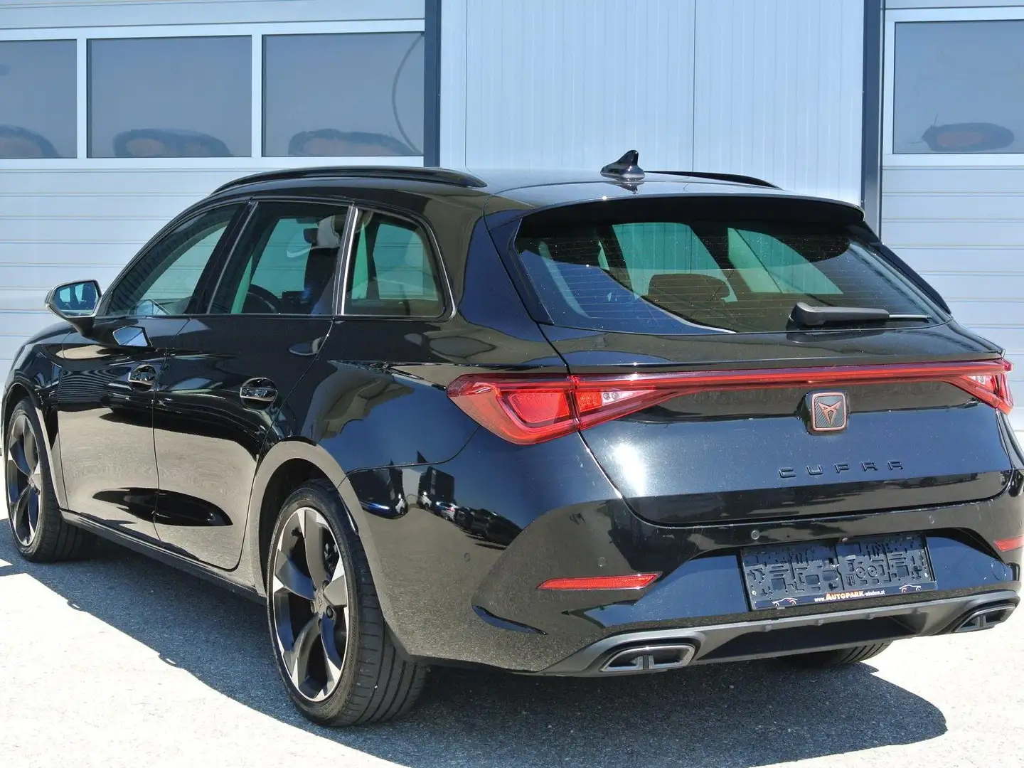 CUPRA Leon Kombi SP Alpha 1.5 eTSI DSG  * LEDER * AHK * LED * Schwarz - 2
