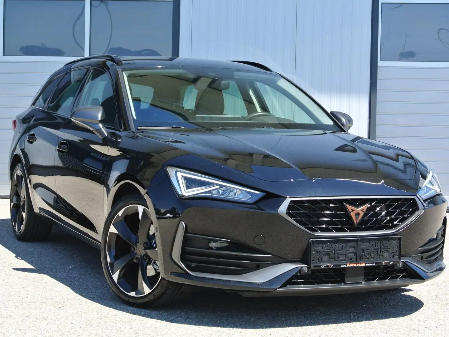 CUPRA Leon Kombi SP Alpha 1.5 eTSI DSG  * LEDER * AHK * LED * Schwarz - 1