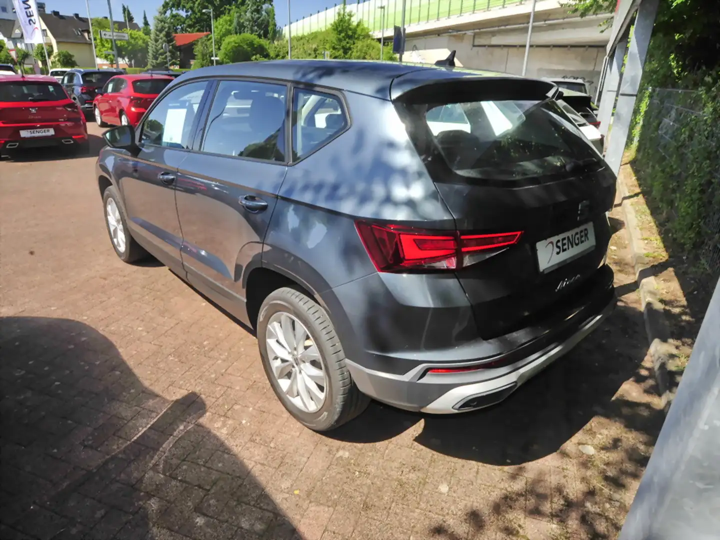 SEAT Ateca 2.0 TDI Style DSG LED Navi Panorama Beats Grau - 2