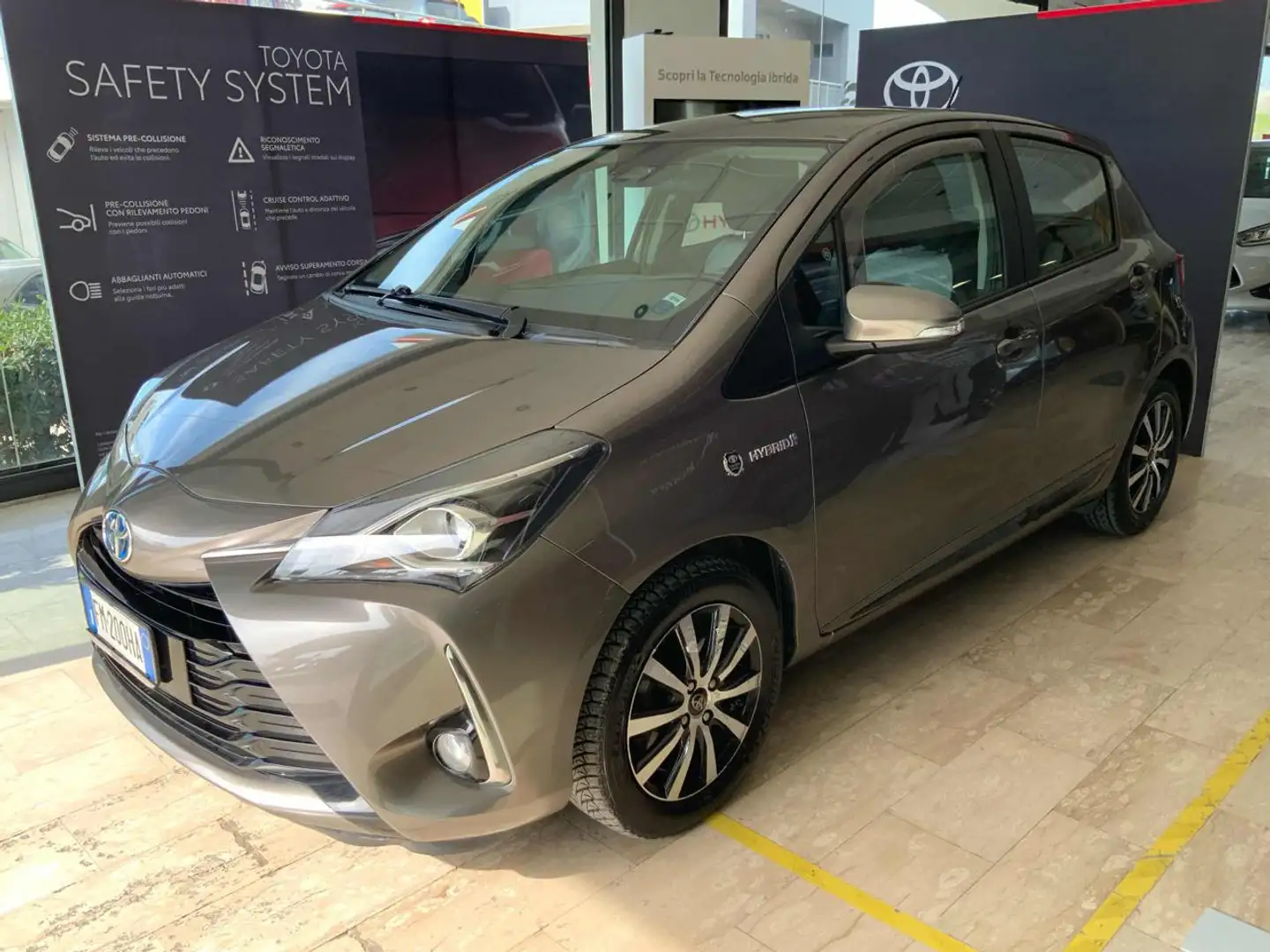 Toyota Yaris 1.5 Hybrid 5 porte Active Bronzo - 2
