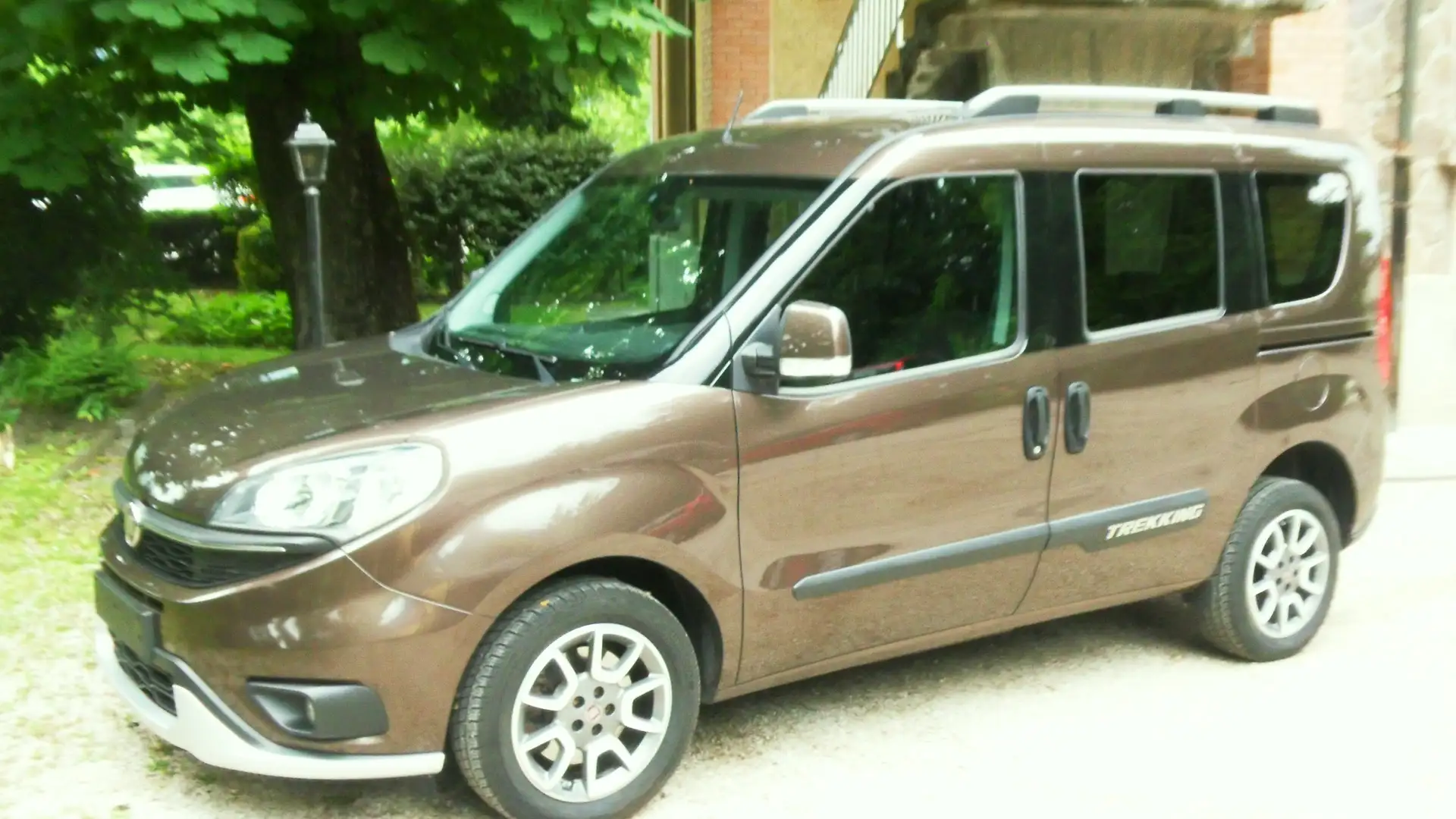 Fiat Doblo TREKKING Marrón - 1