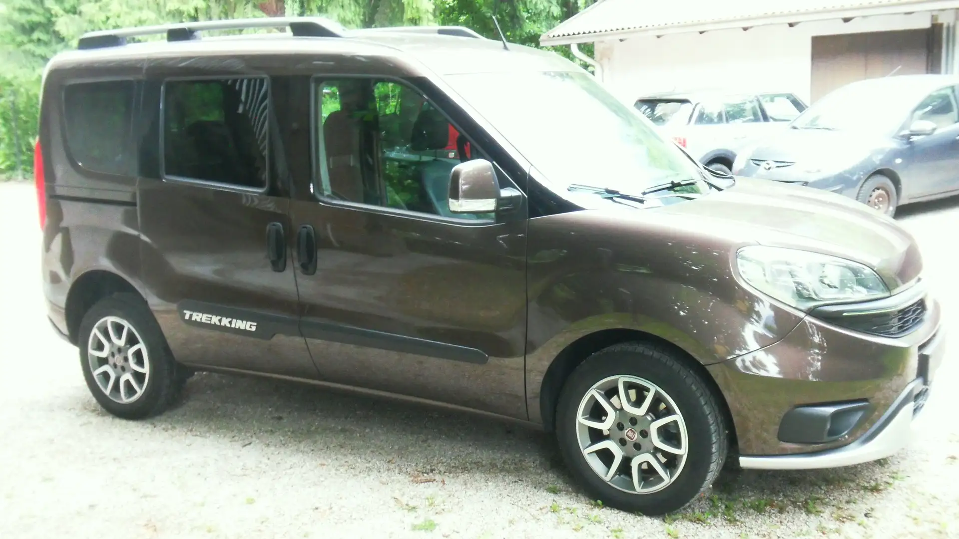 Fiat Doblo TREKKING Marrón - 2