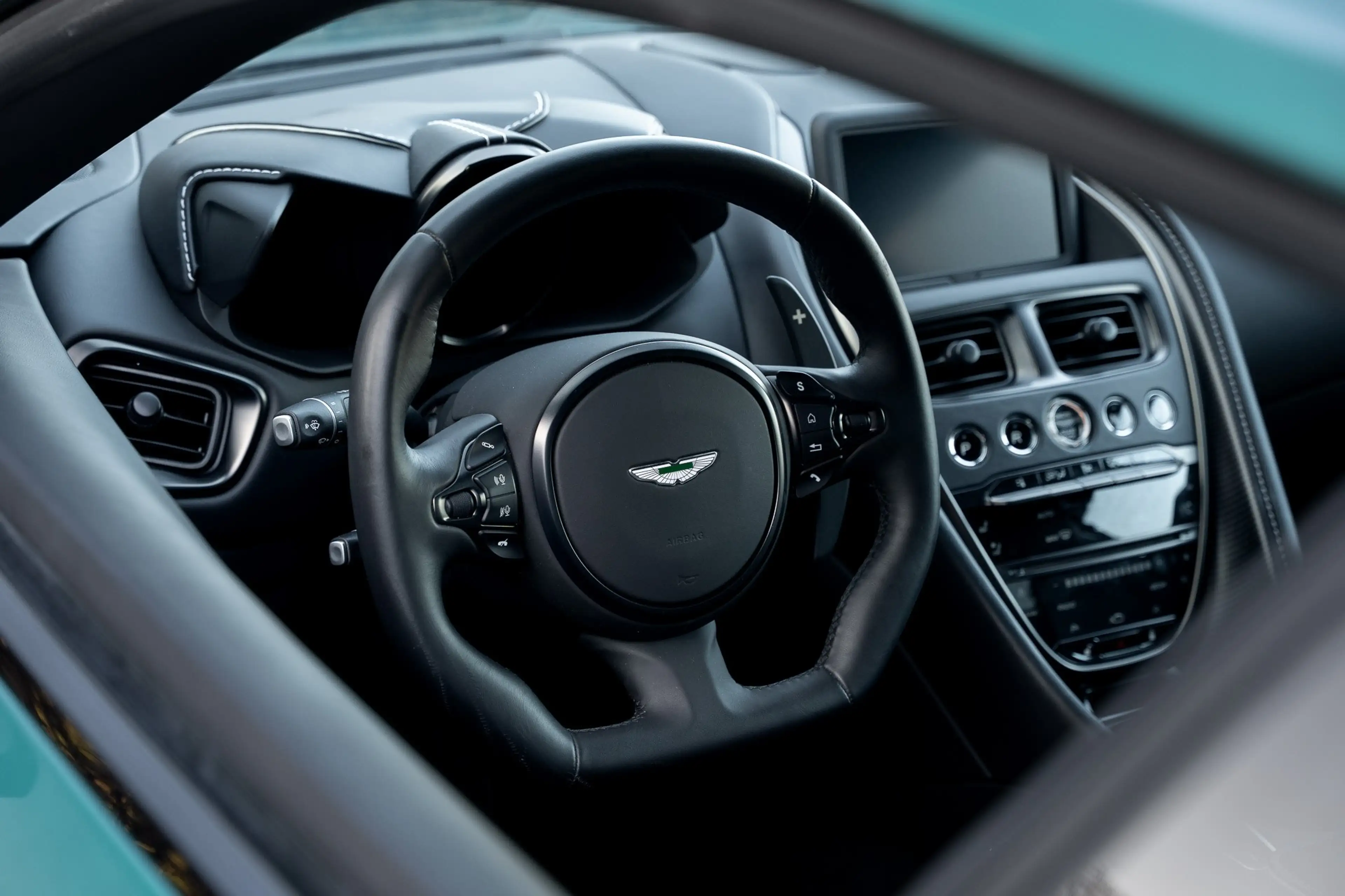 Aston Martin DBS Superleggera / 1 Owner — photo 13