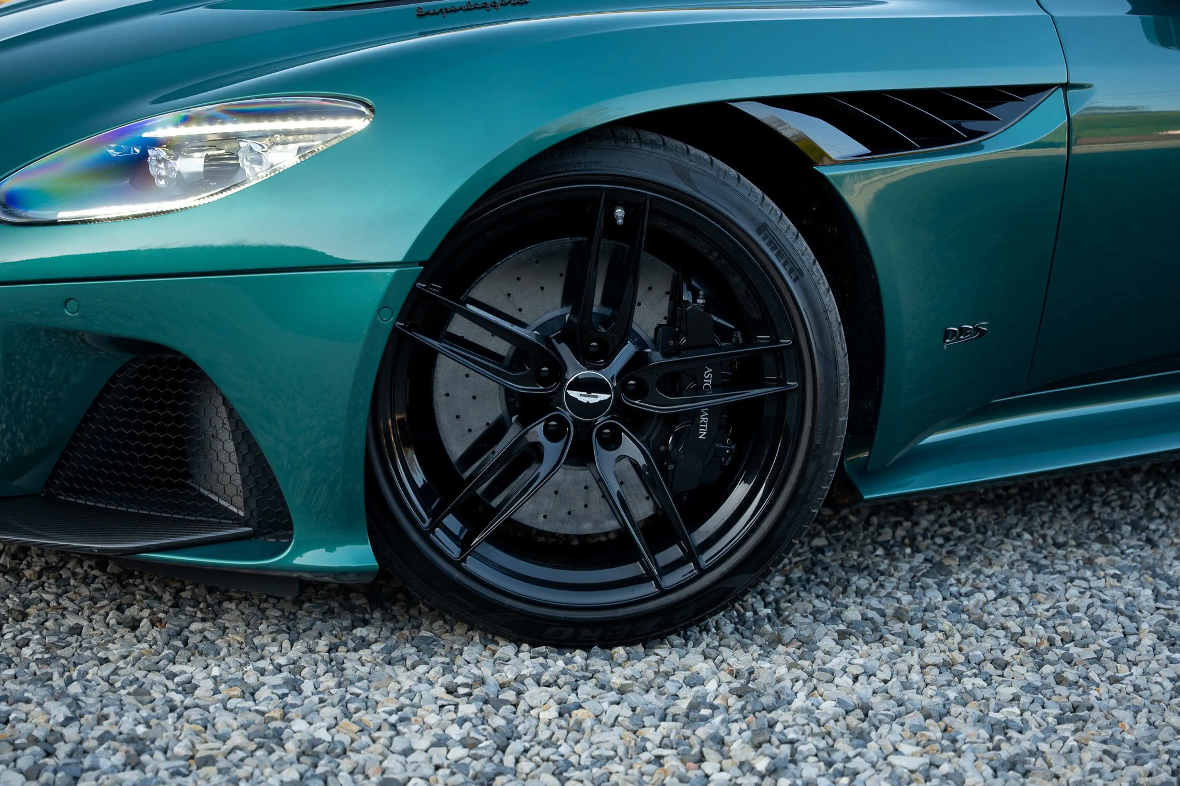 Aston Martin DBS Superleggera / 1 Owner — photo 8