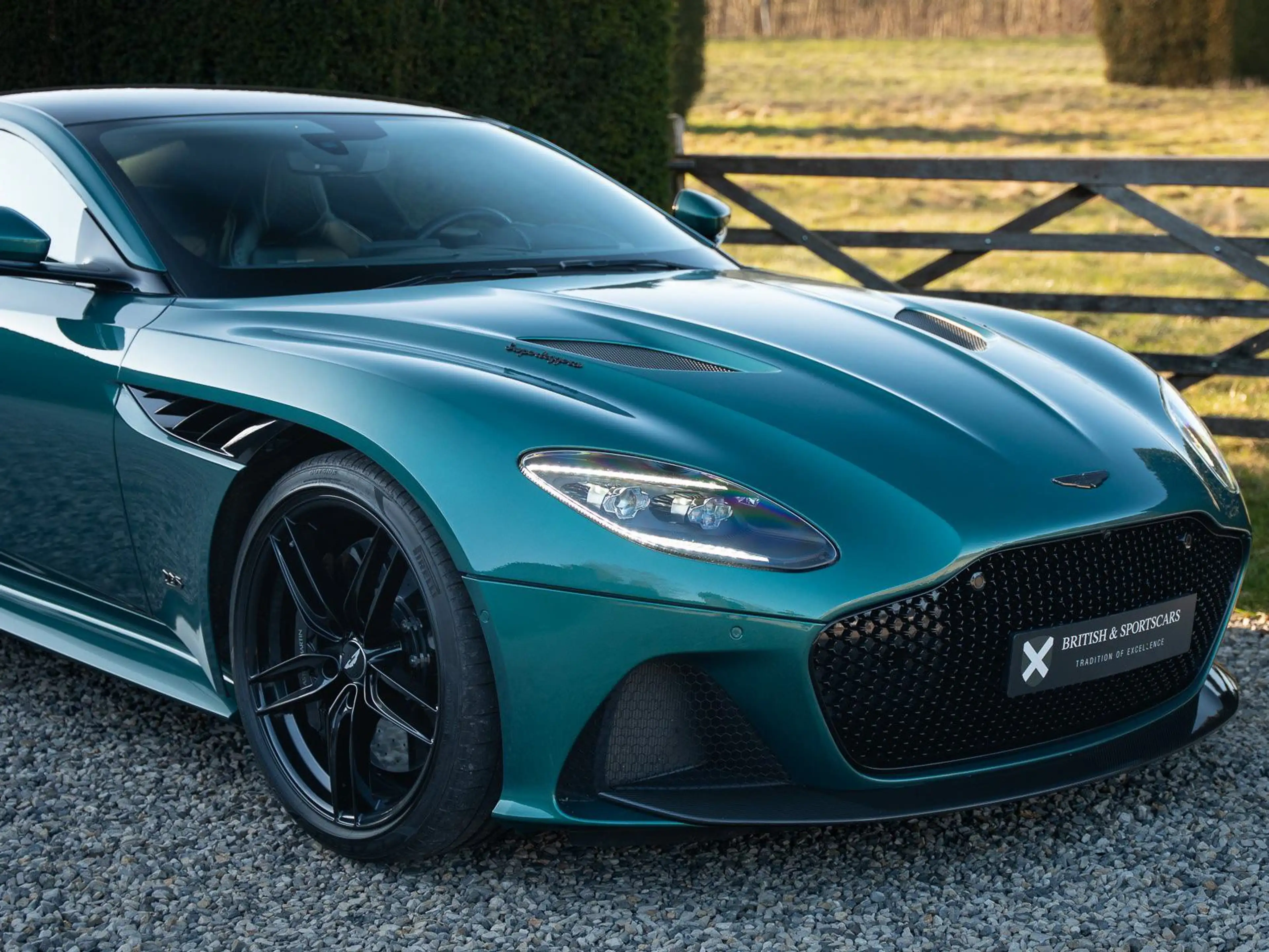 Aston Martin DBS Superleggera / 1 Owner — photo 2