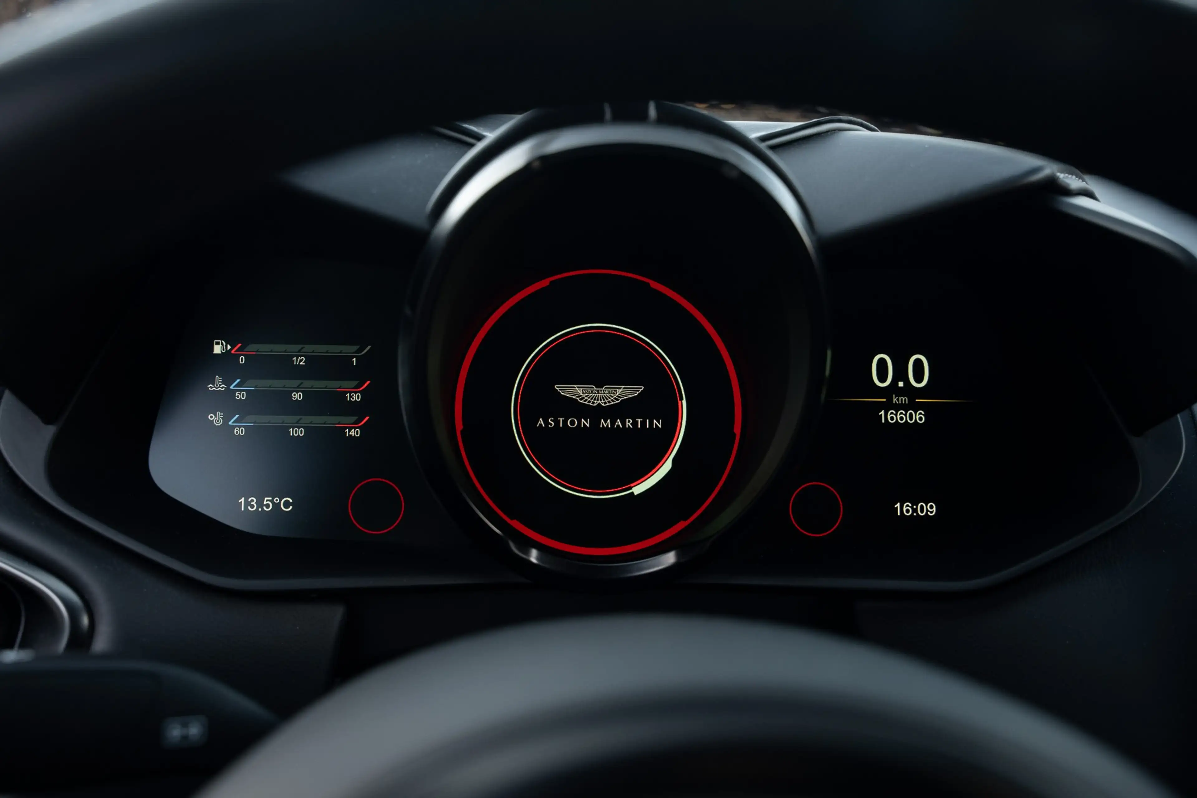 Aston Martin DBS Superleggera / 1 Owner — photo 14