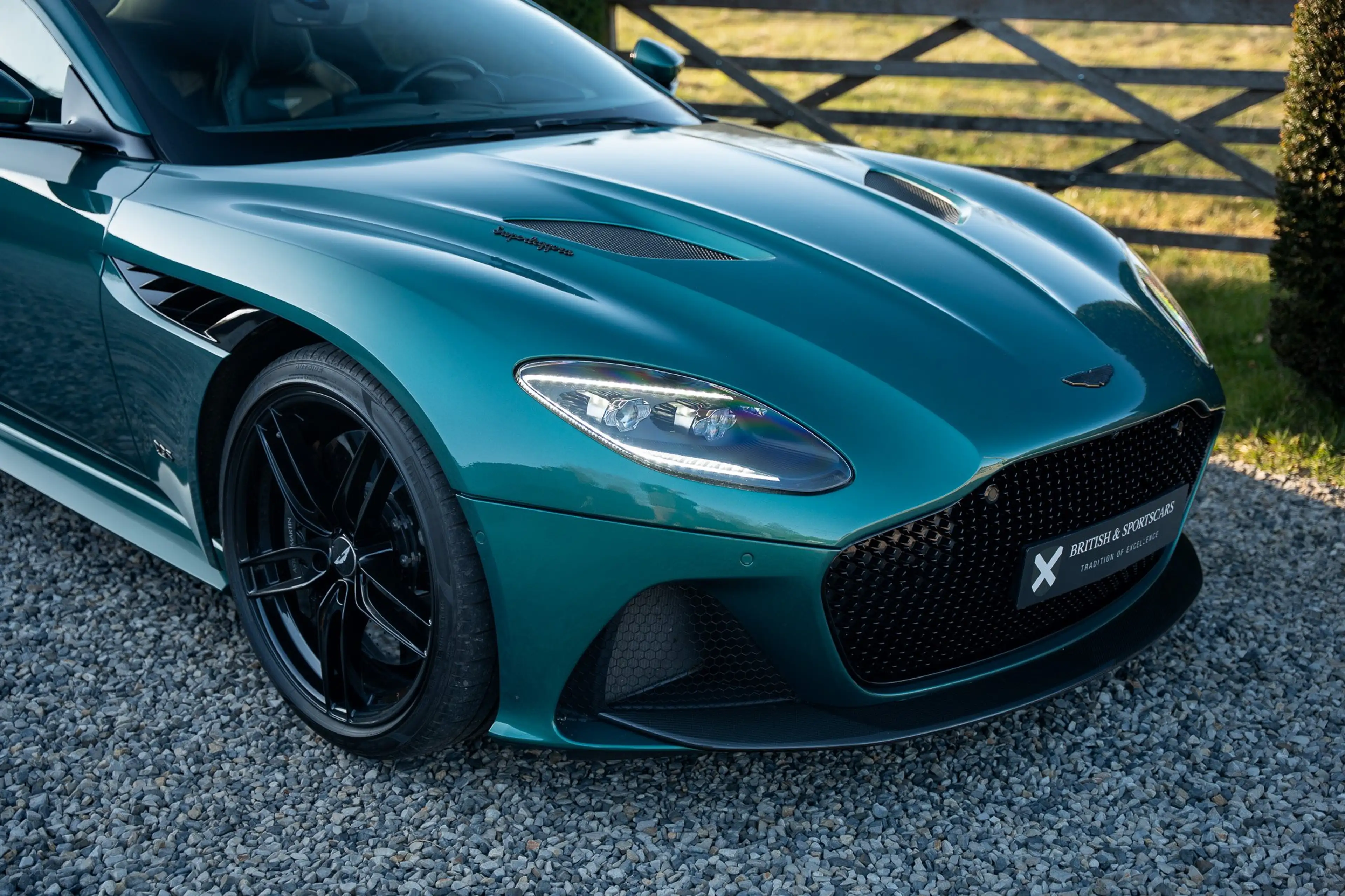 Aston Martin DBS Superleggera / 1 Owner — photo 7