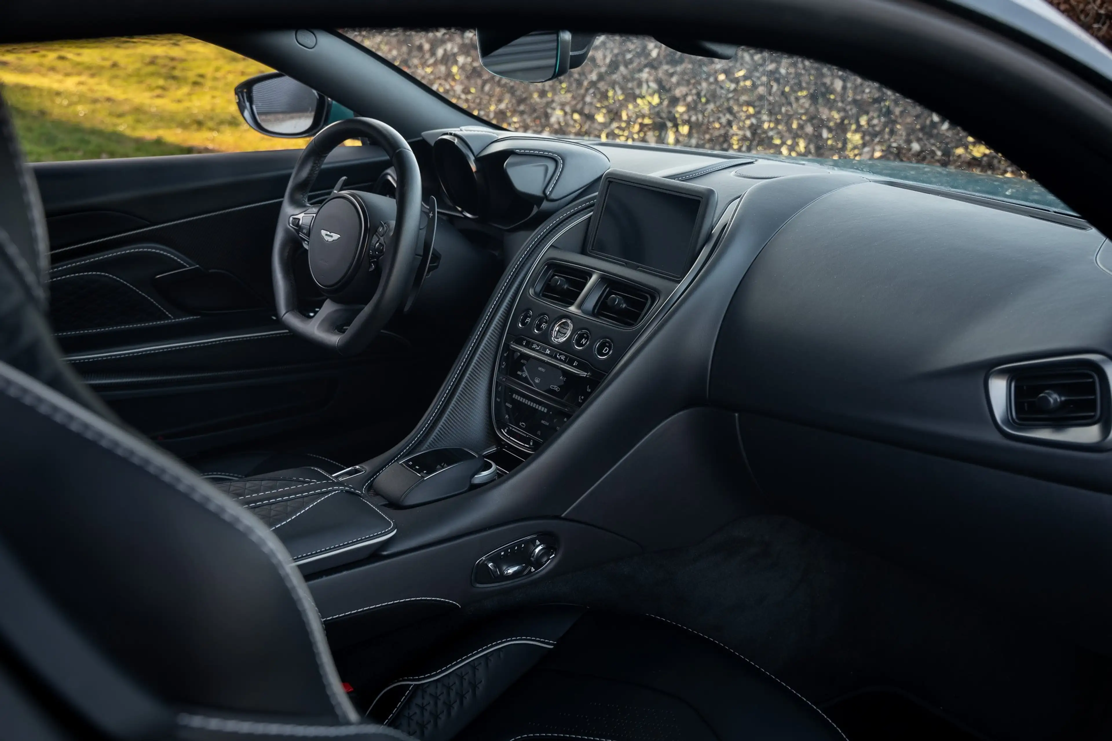 Aston Martin DBS Superleggera / 1 Owner — photo 12