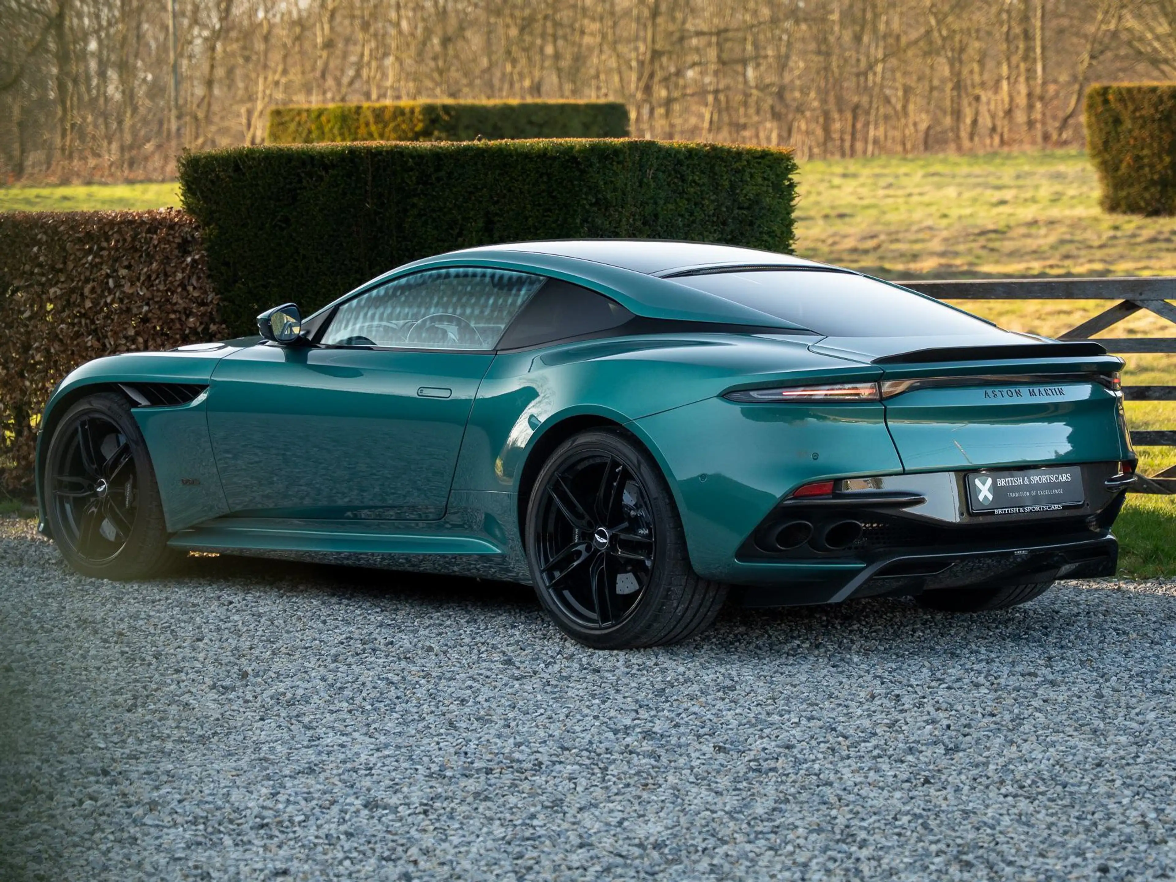 Aston Martin DBS Superleggera / 1 Owner — photo 3