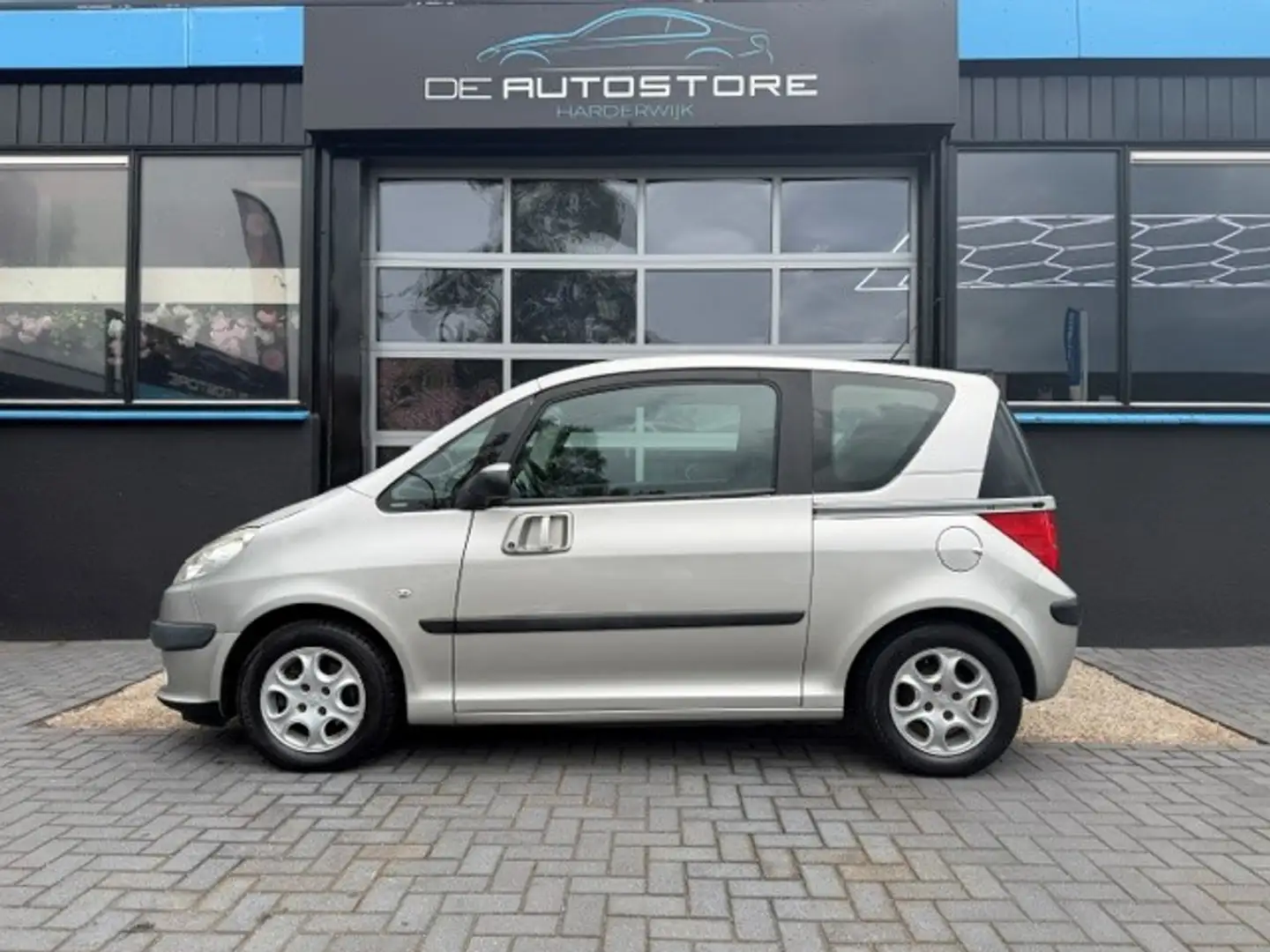 Peugeot 1007 1.4 Urban Automaat Cruise LM Velgen Nieuwe DB Riem Grau - 2
