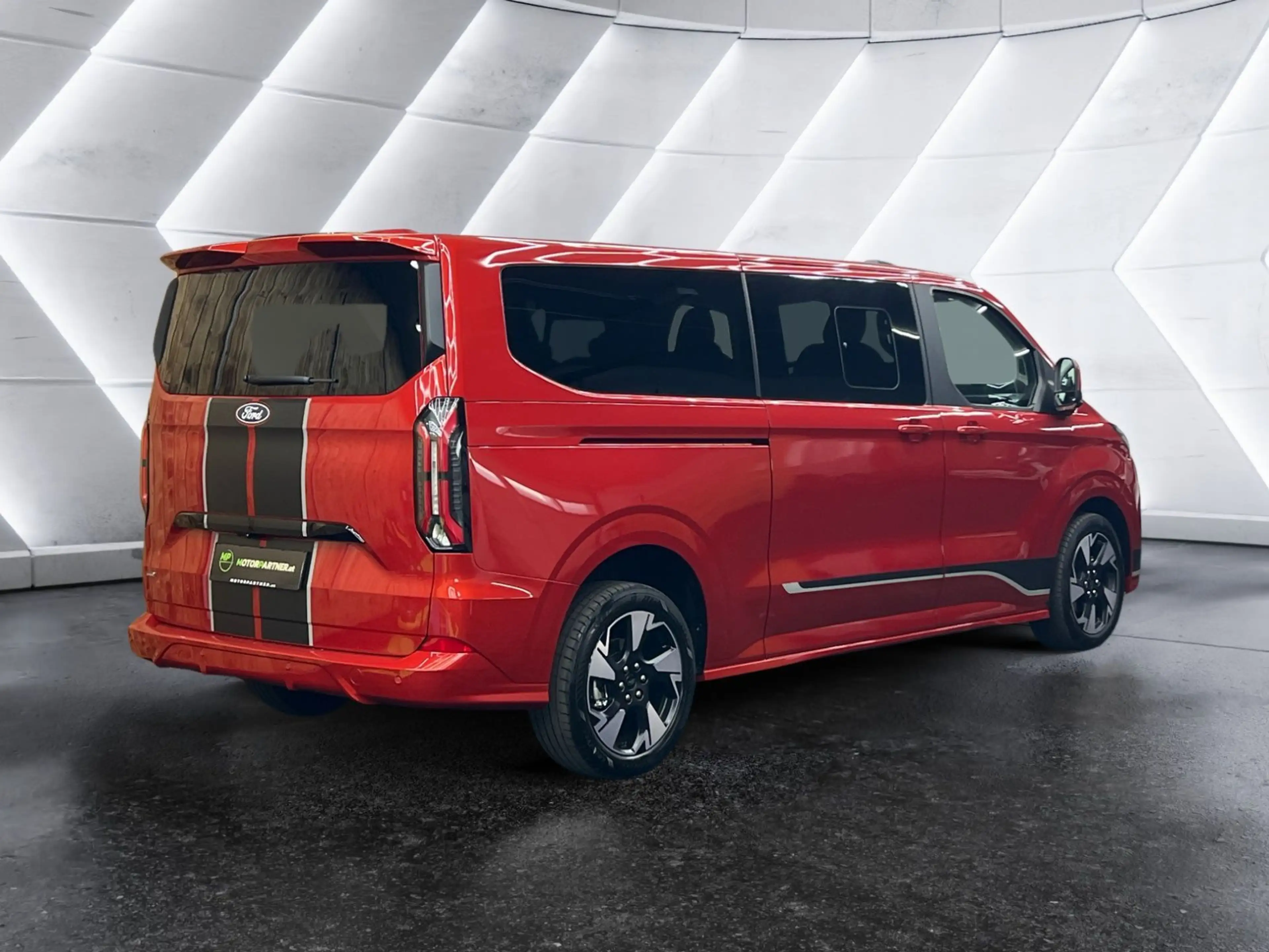 Ford Tourneo Custom L2 Sport | PHEV | Bus 8-Sitze | auf Lager — photo 5