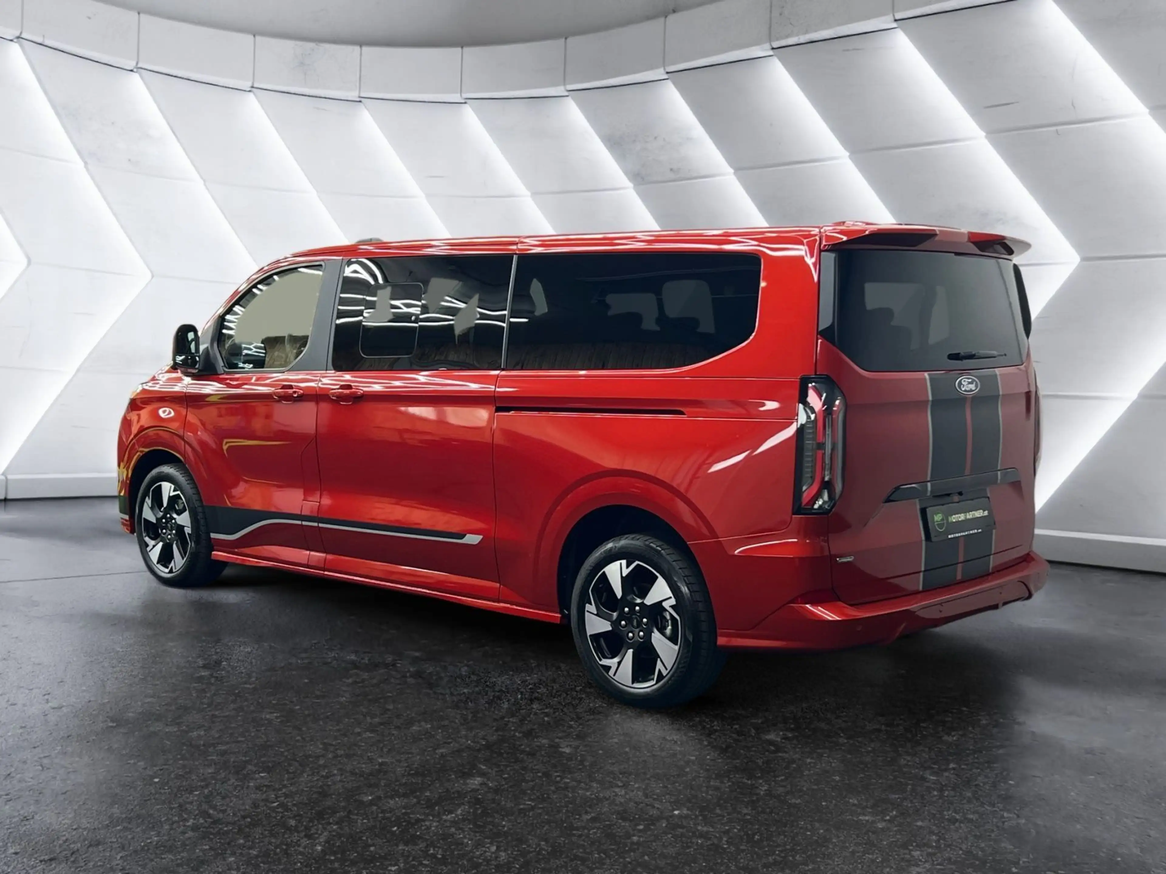 Ford Tourneo Custom L2 Sport | PHEV | Bus 8-Sitze | auf Lager — photo 3