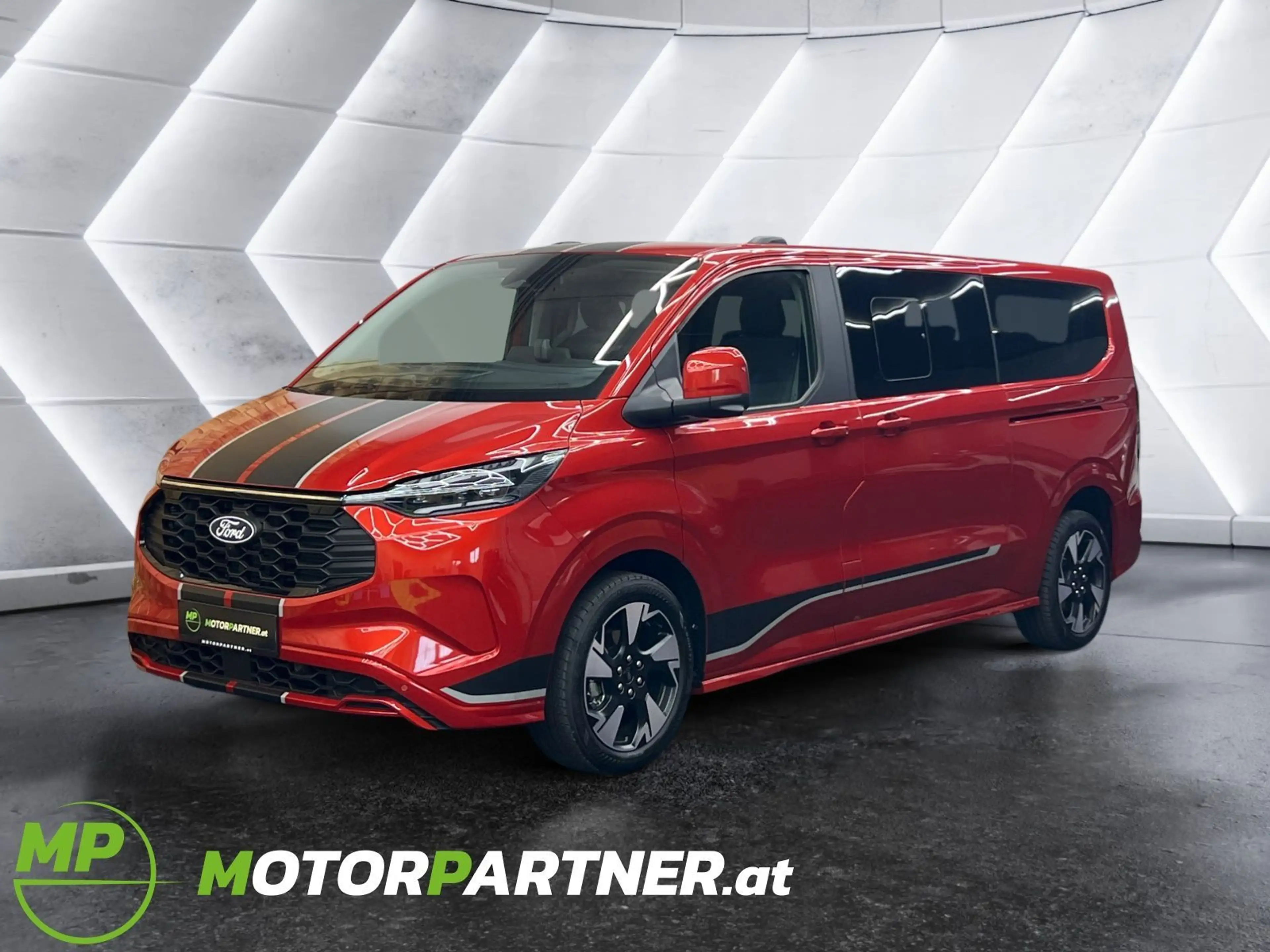 Ford Tourneo Custom L2 Sport | PHEV | Bus 8-Sitze | auf Lager