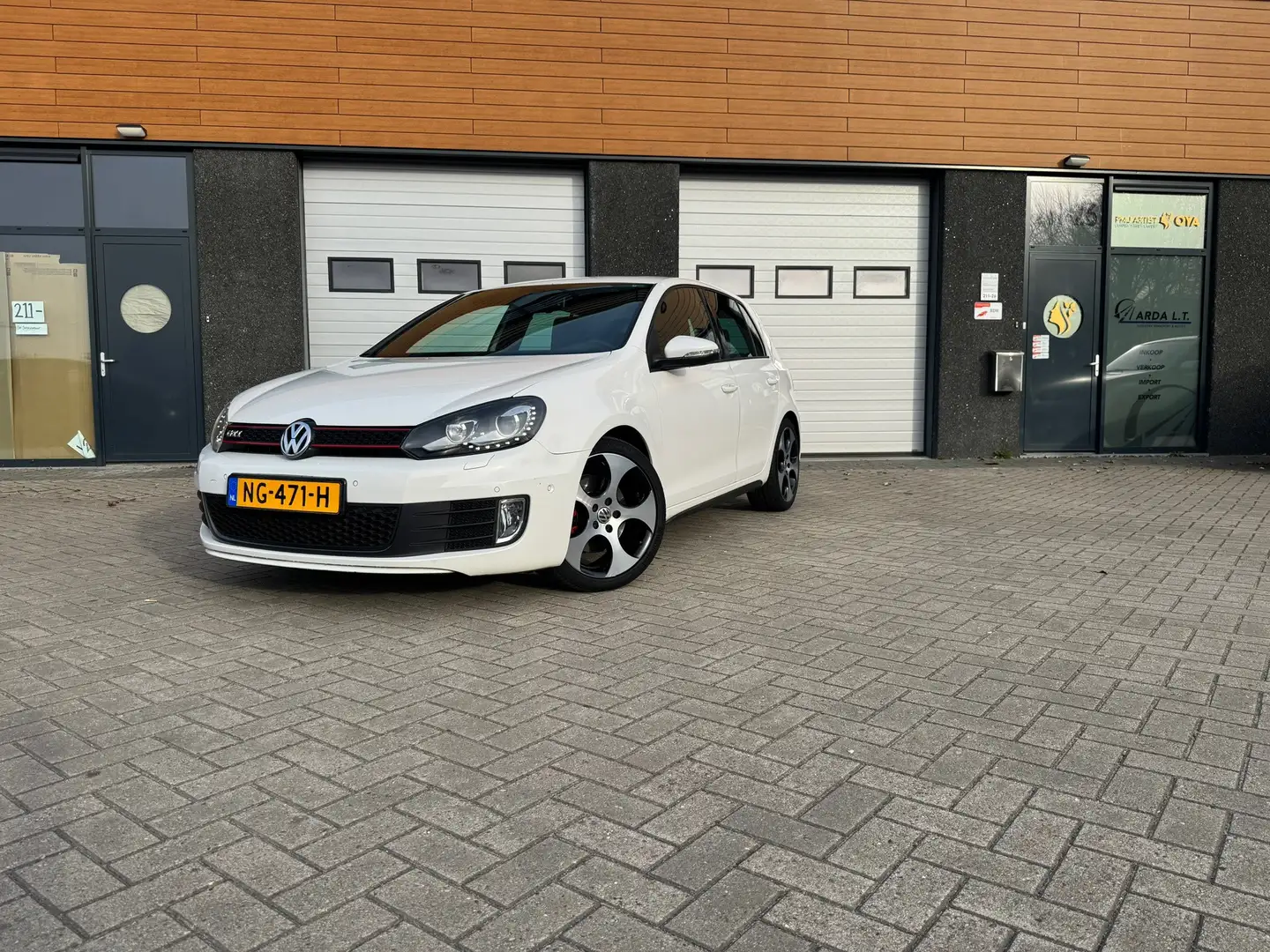 Volkswagen Golf GTI 2.0 // NETTE AUTO // Белый - 1